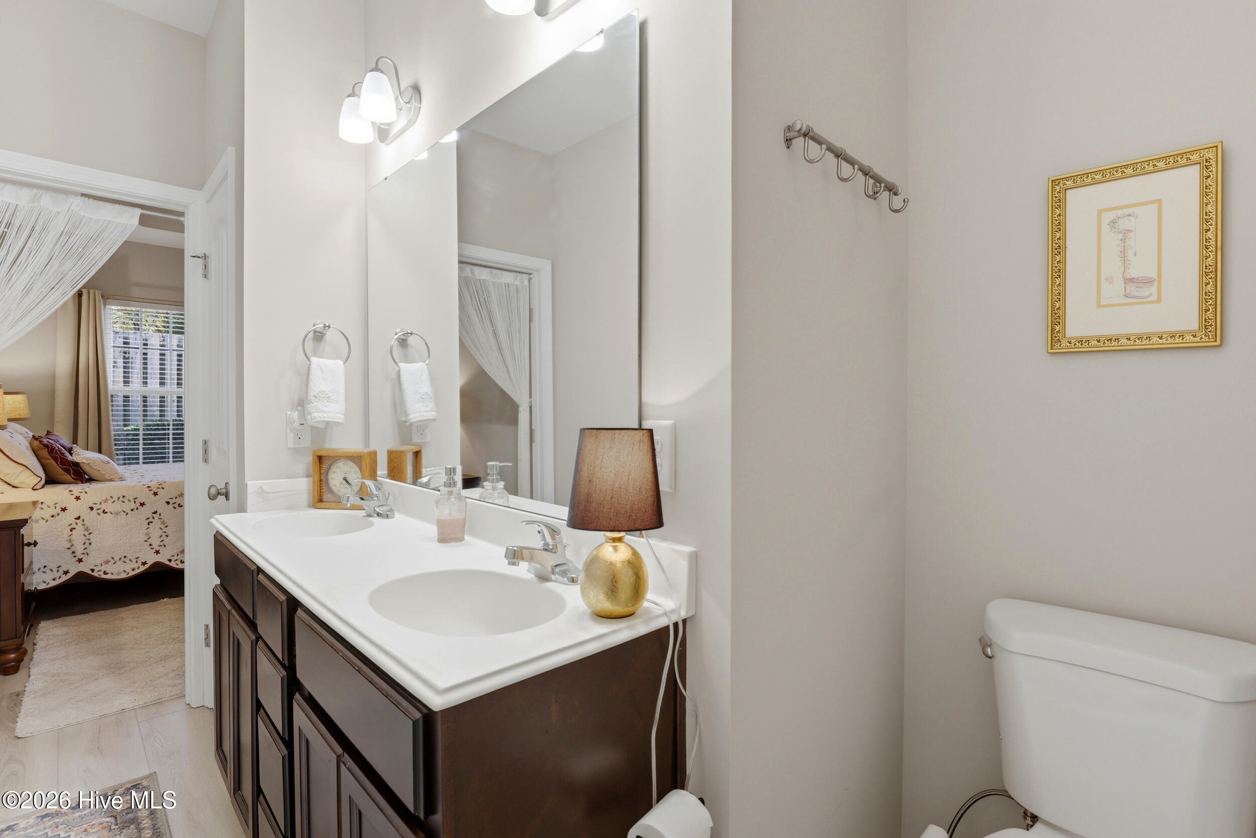 100559170 | Photo 23