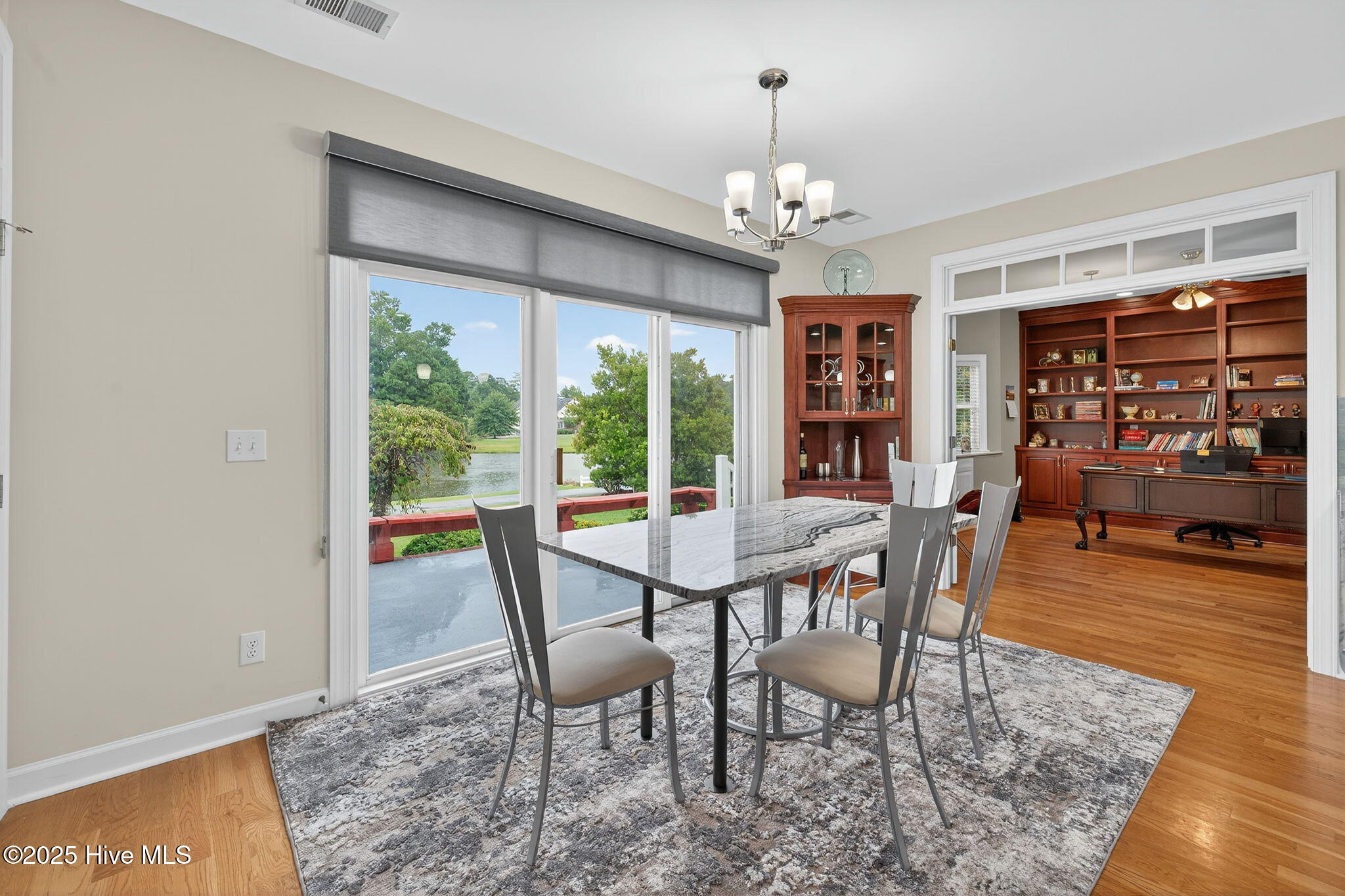 100522503 | Photo 15