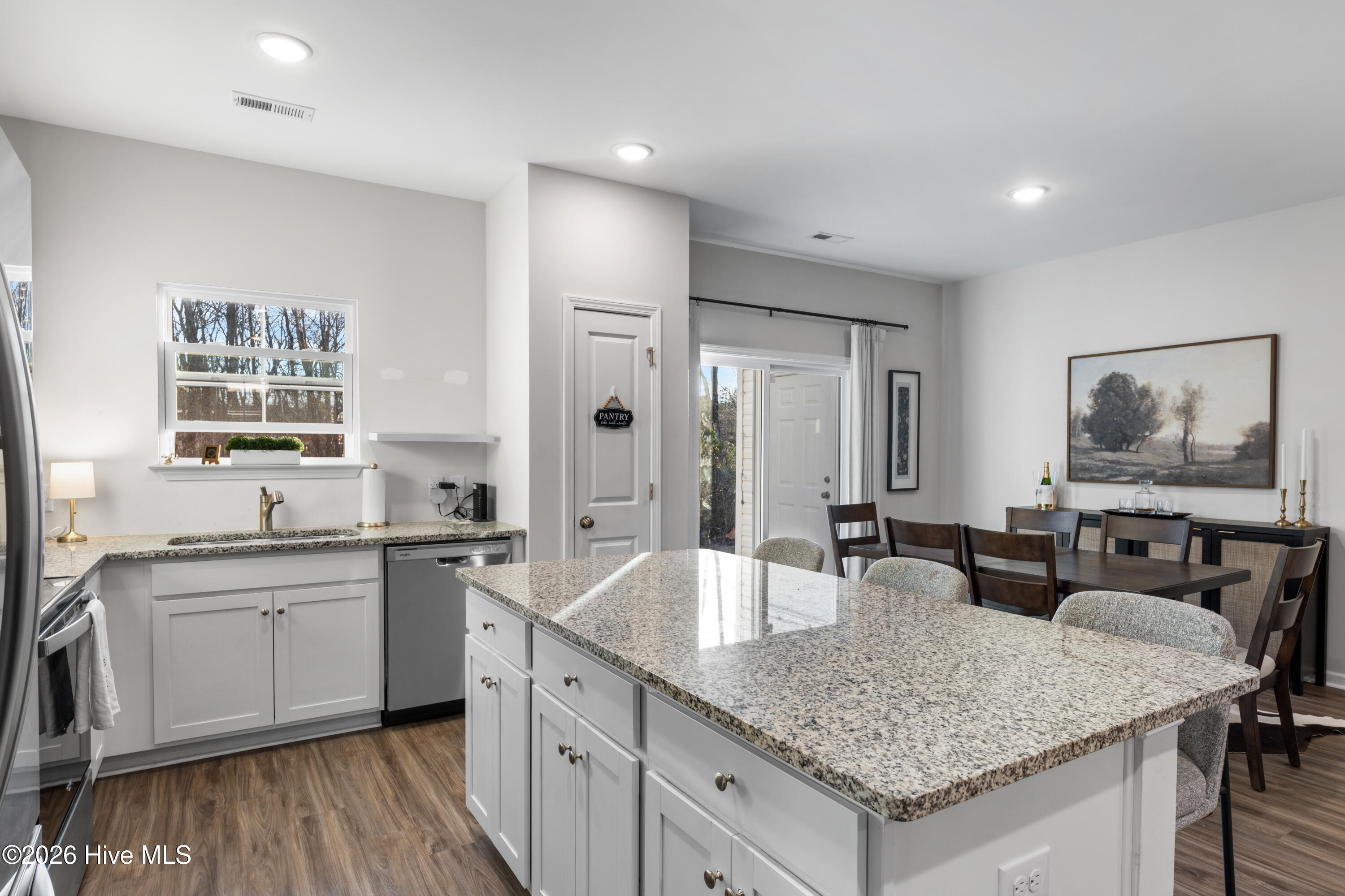 100555371 | Photo 10