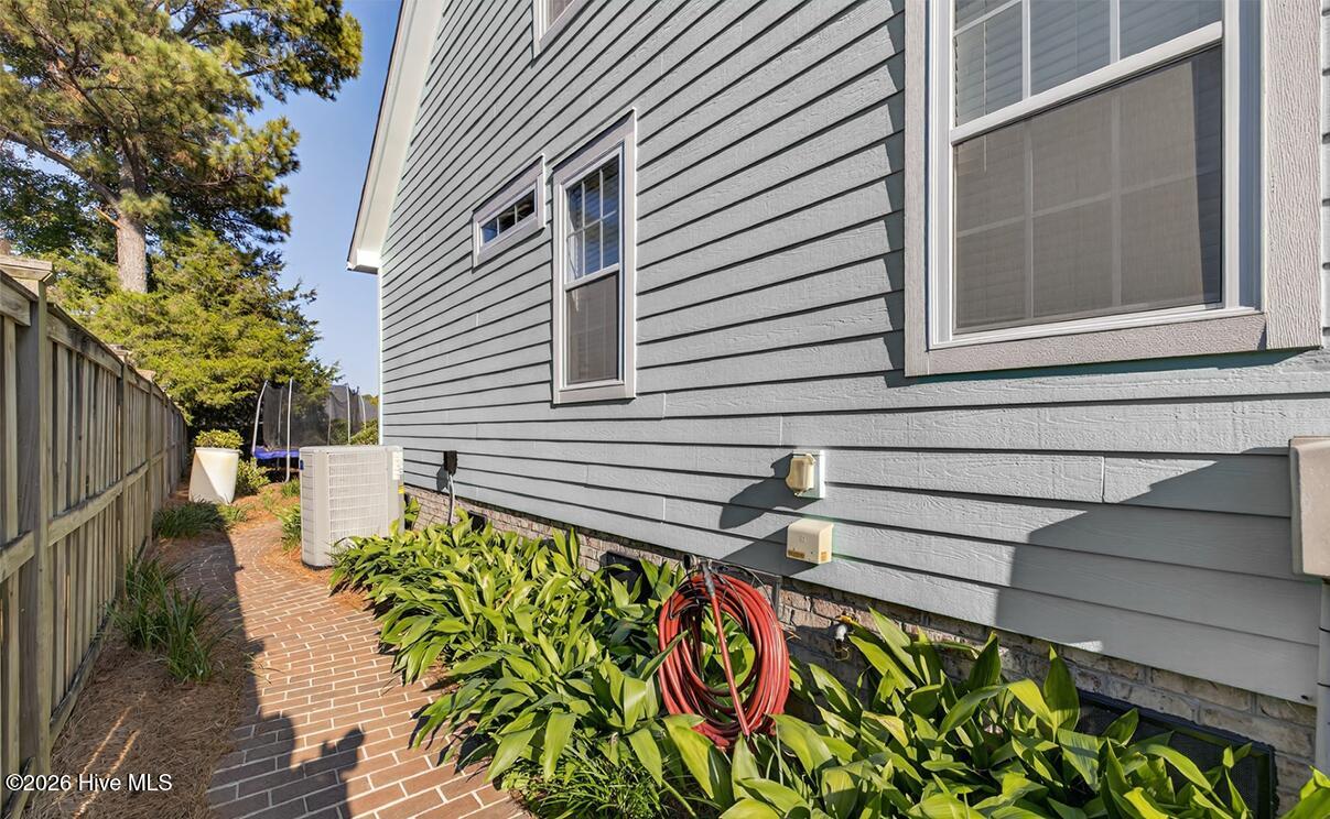 100540017 | Photo 11