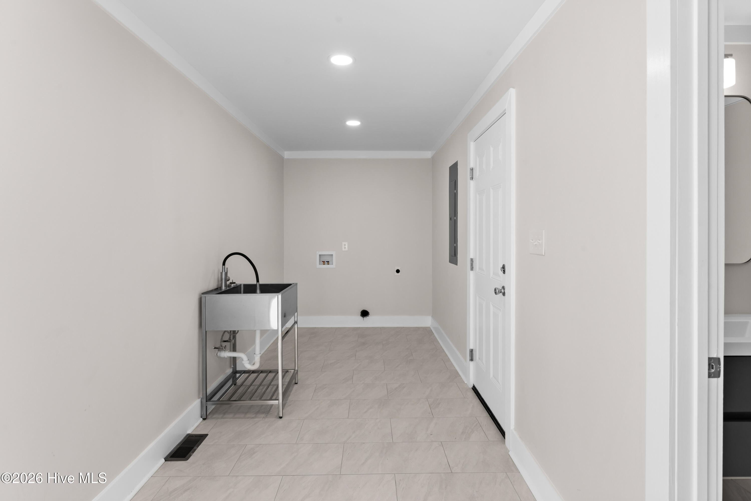 100561739 | Photo 38