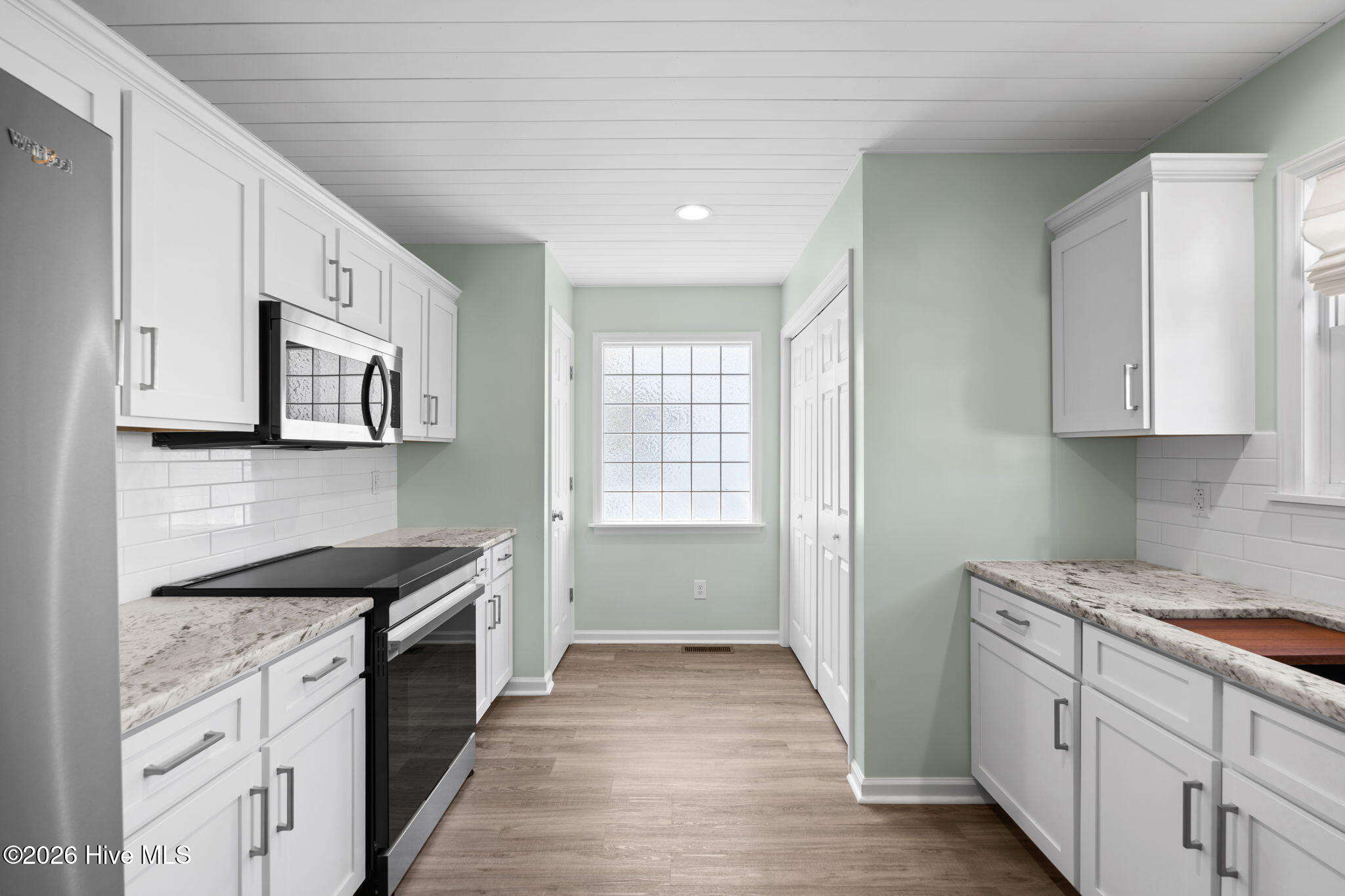 100553863 | Photo 12