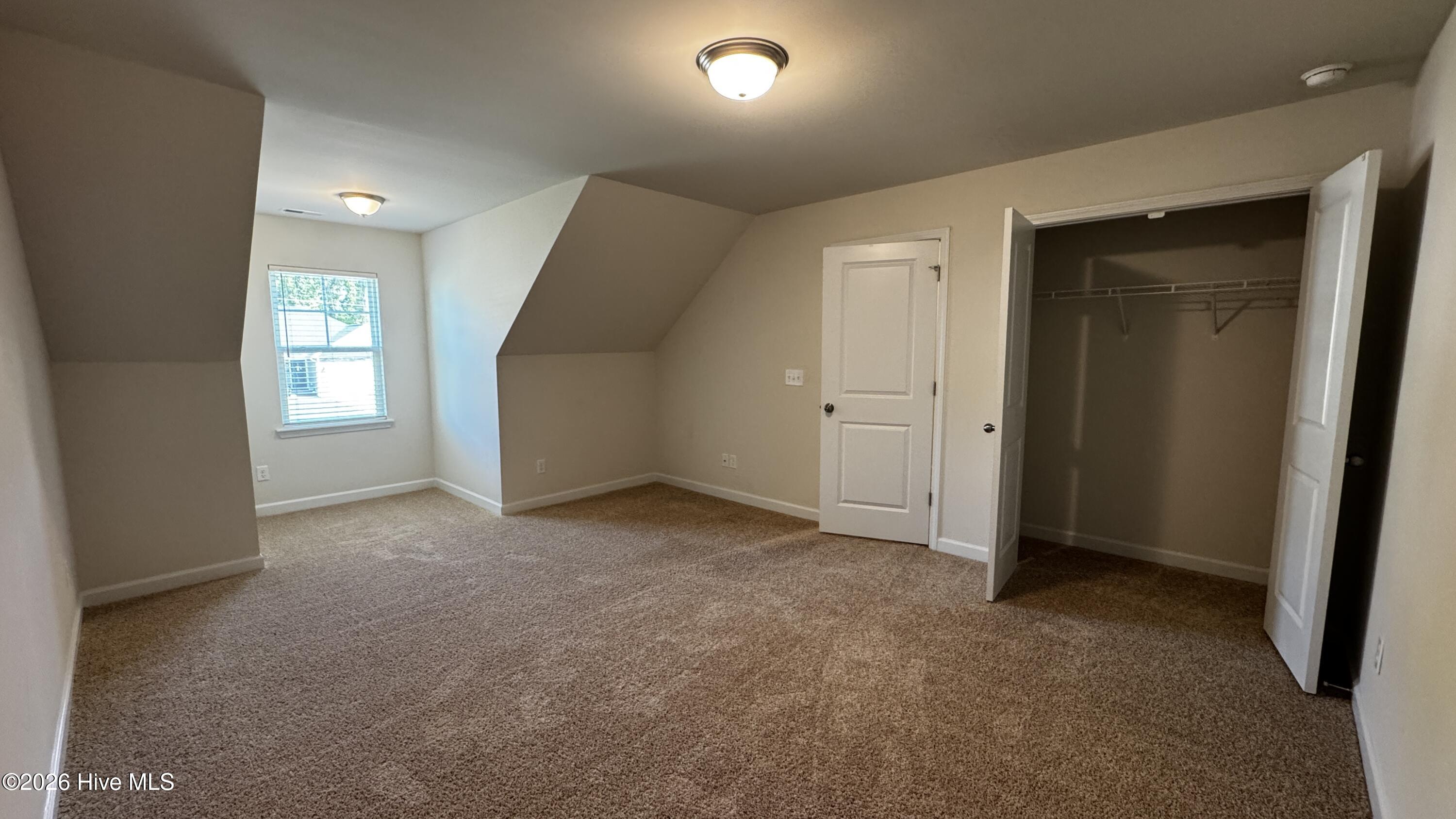 100568589 | Photo 14