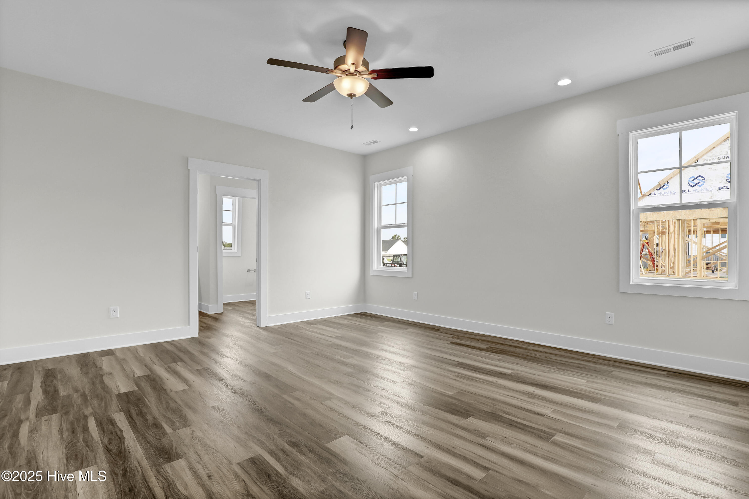 100485435 | Photo 18