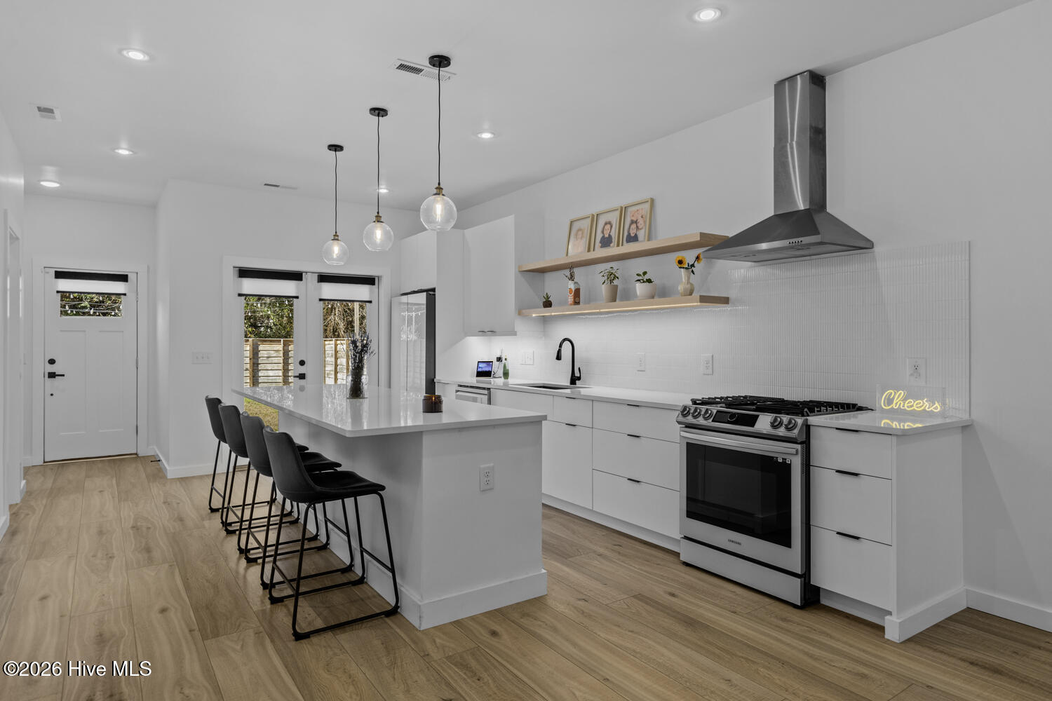 100550800 | Photo 11