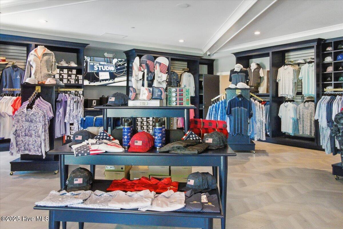 100495435 | Photo 16