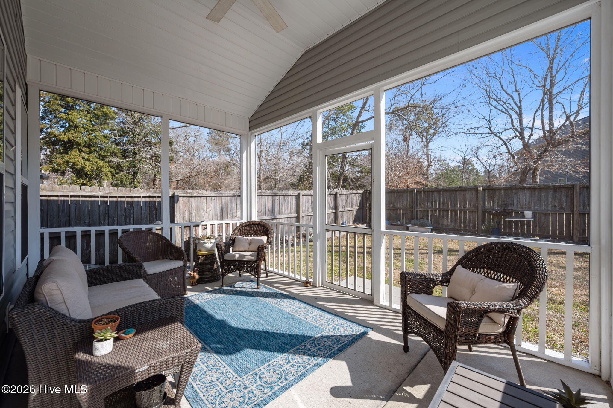 100552744 | Photo 40