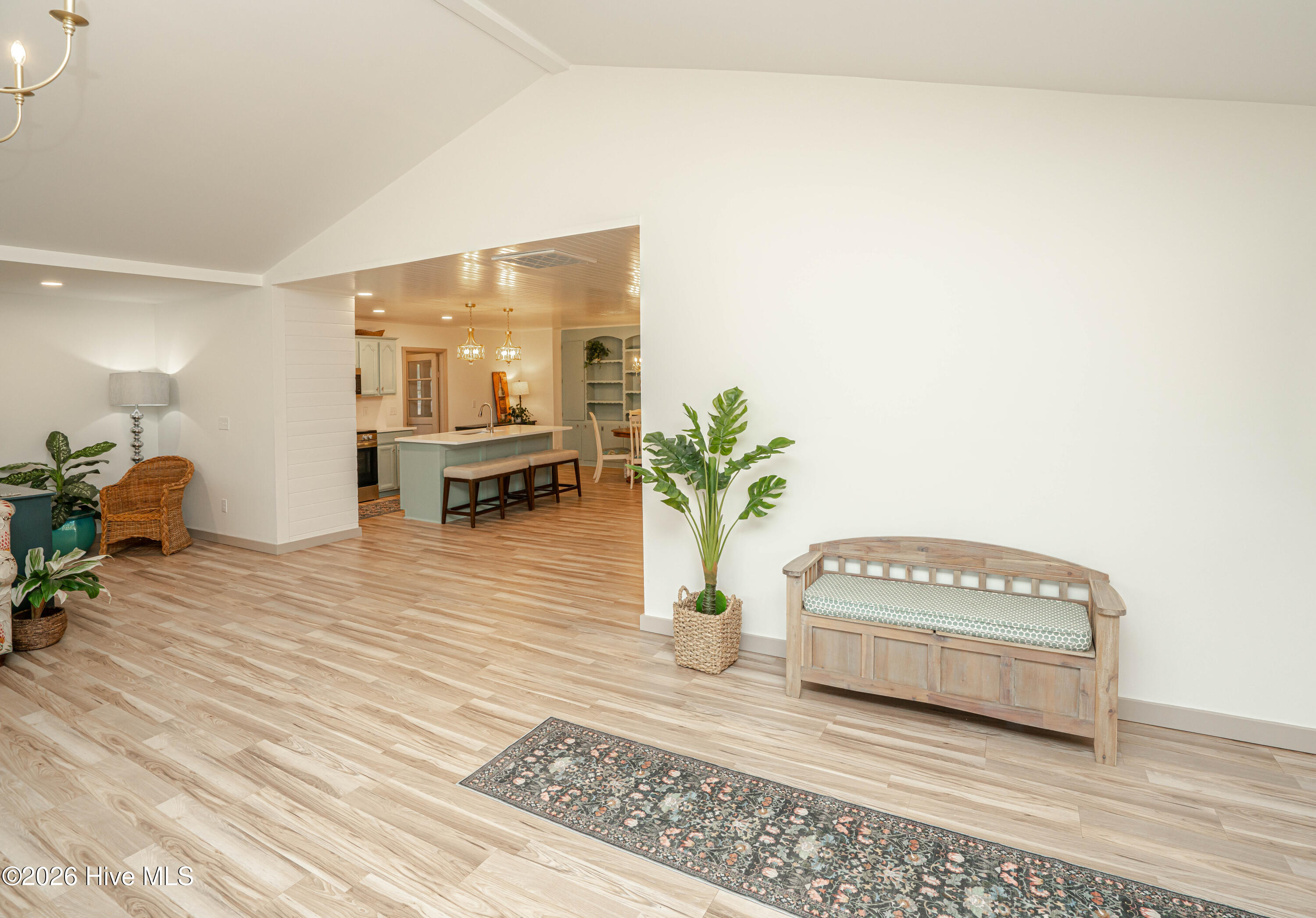 100567372 | Photo 10