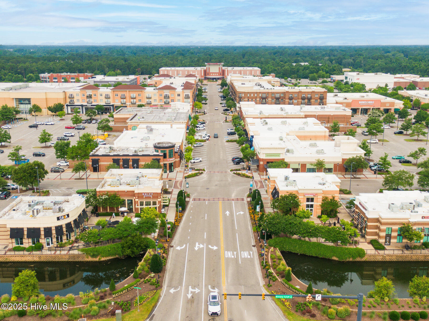 100518149 | Photo 44