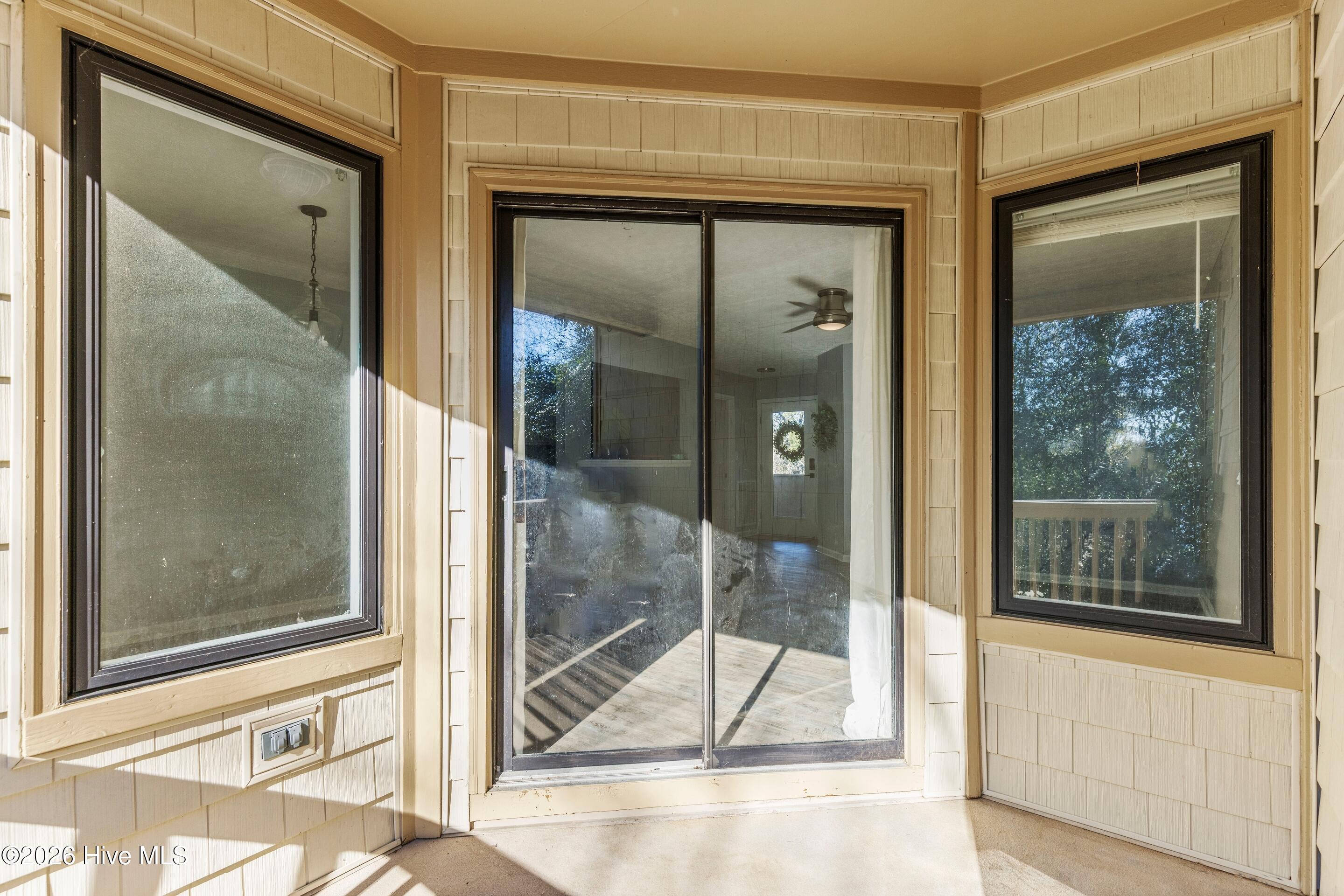 100549881 | Photo 37