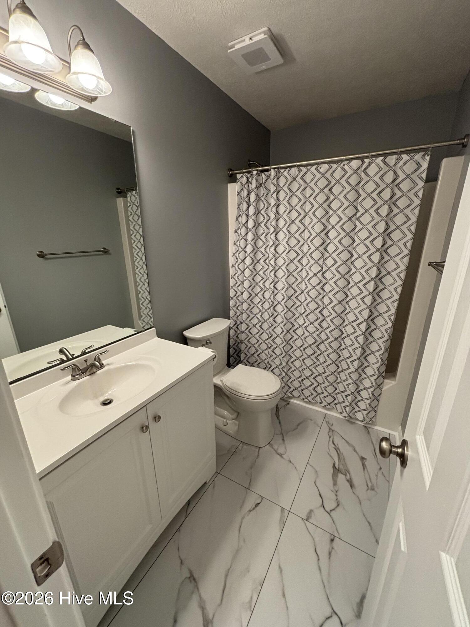 100561288 | Photo 37