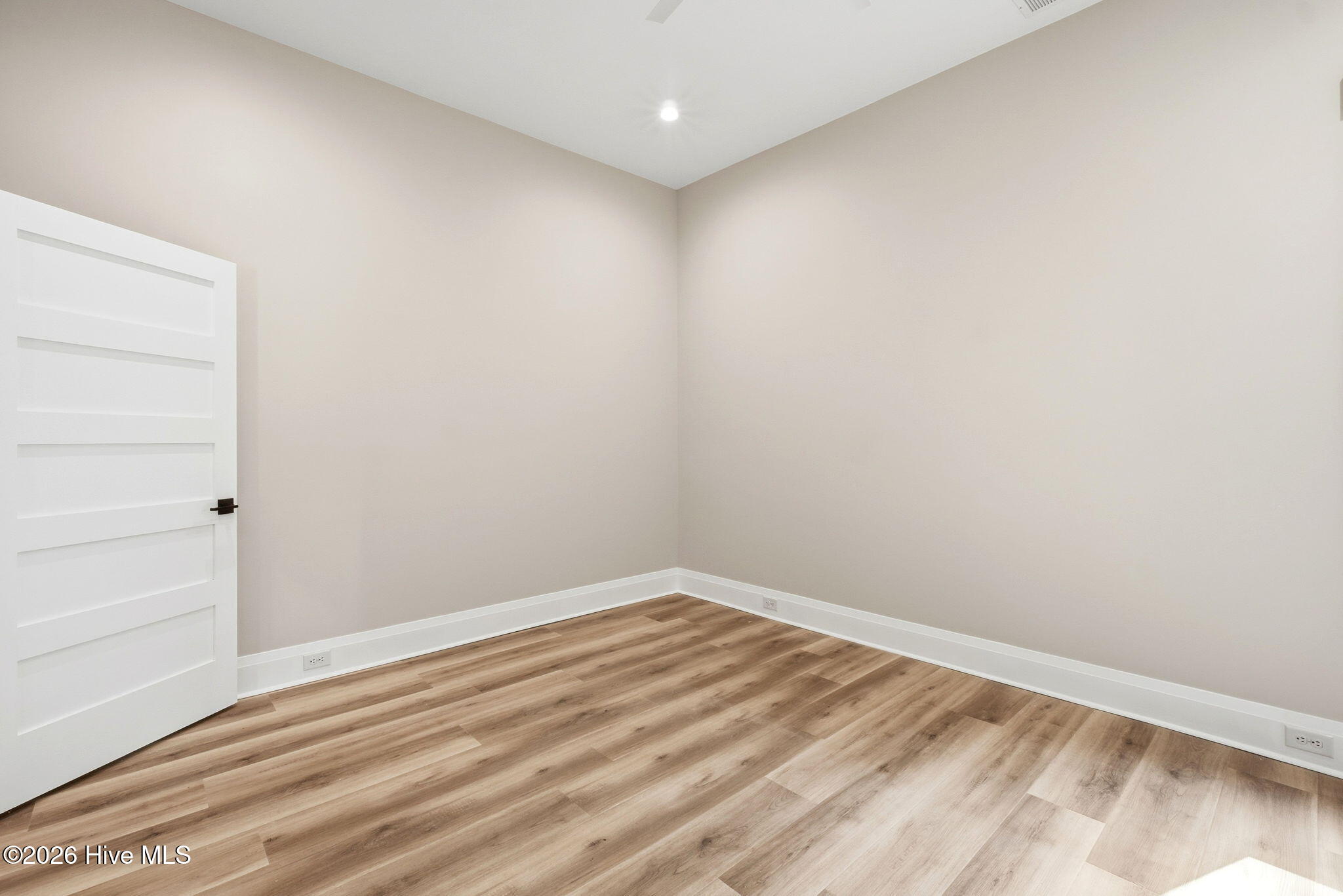 100554131 | Photo 17