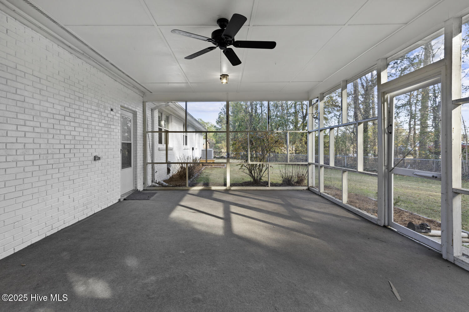 100544995 | Photo 23