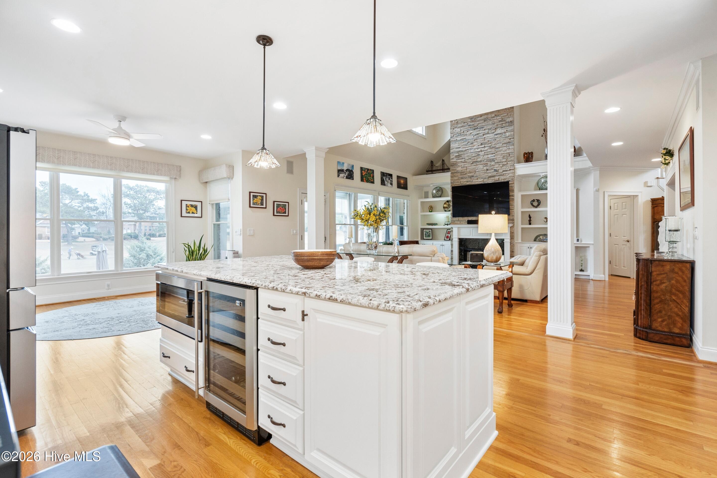 100548933 | Photo 27