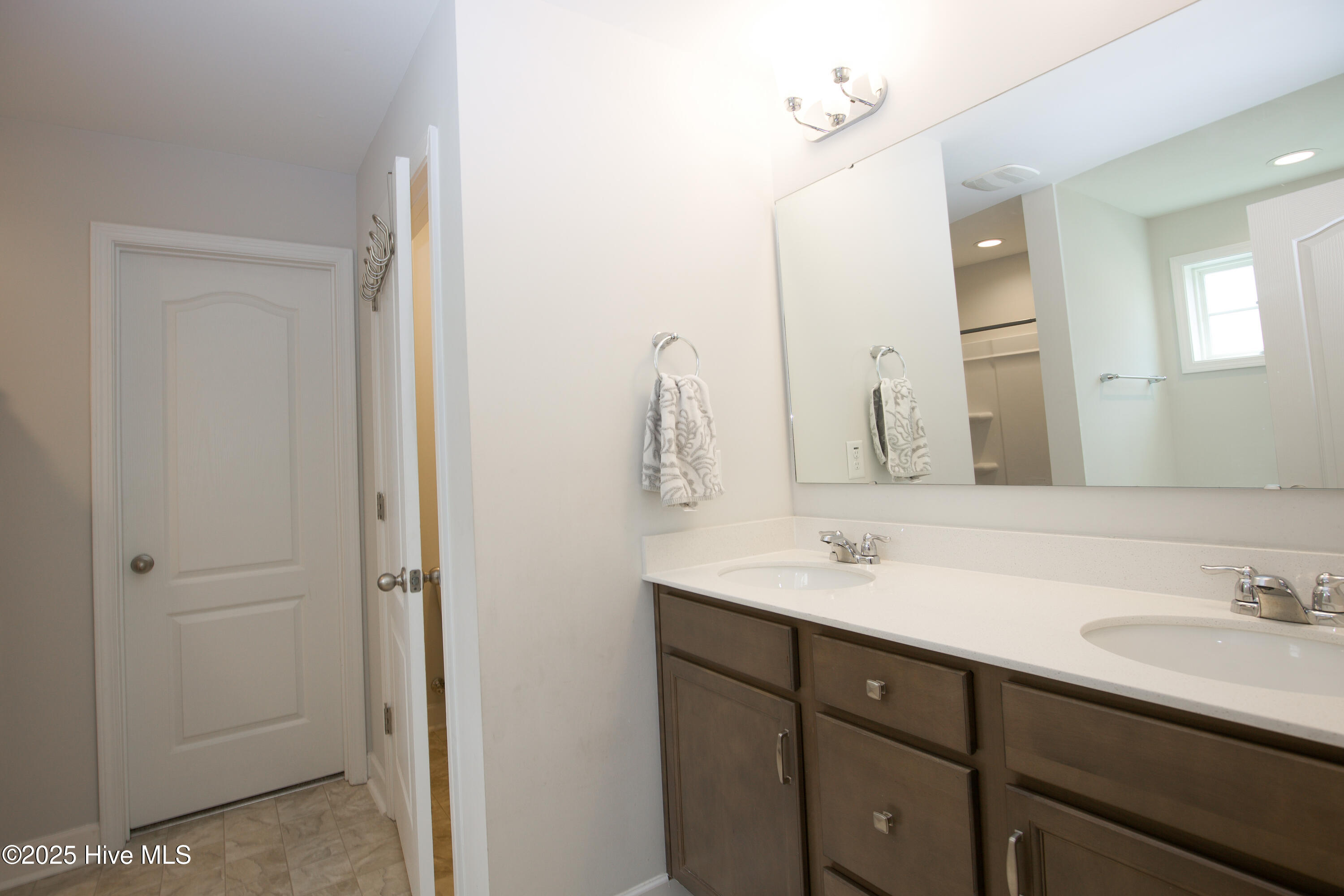 88 Kensington Dr-43
