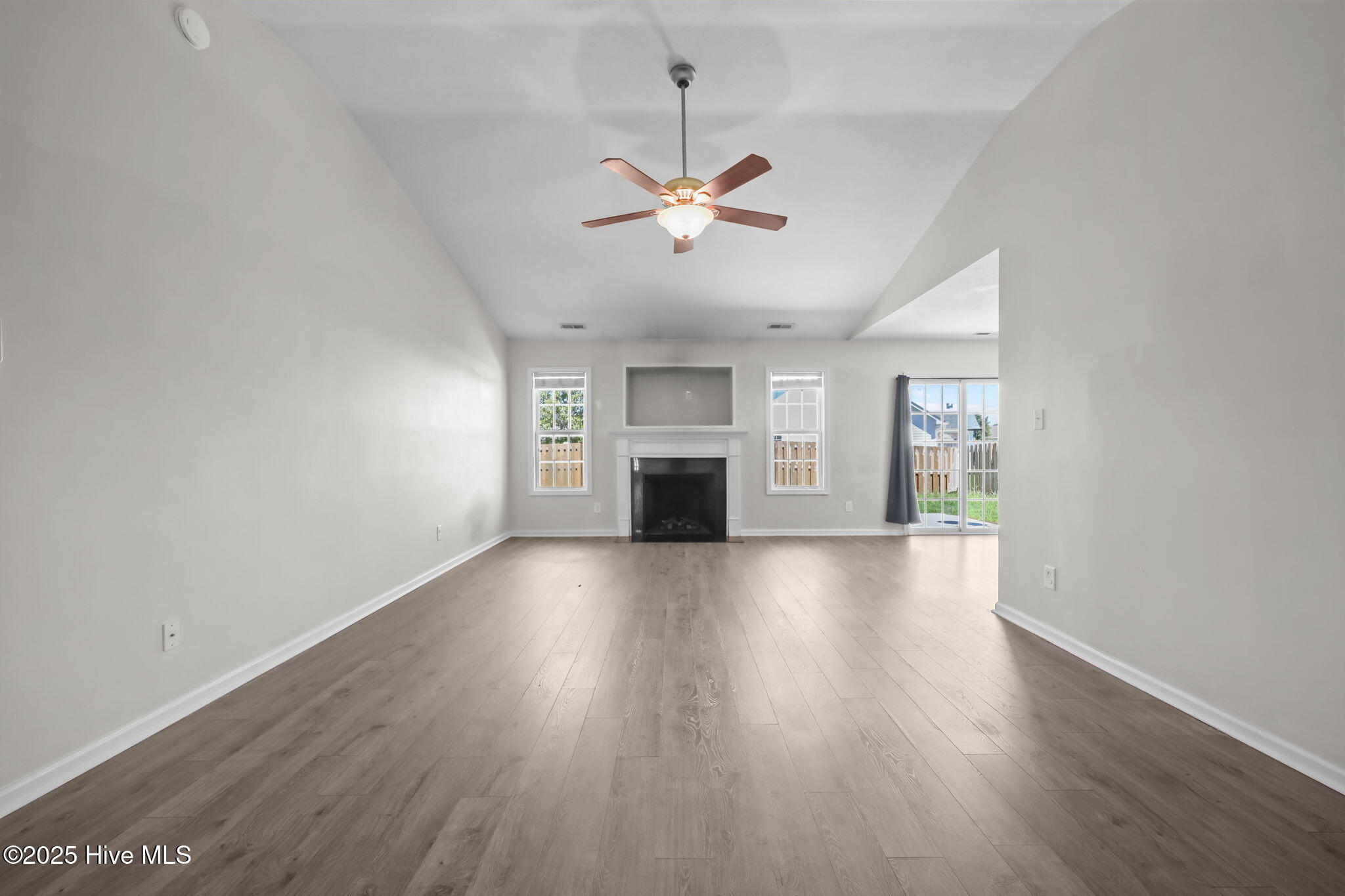 20-web-or-mls-203 Seville St. 54