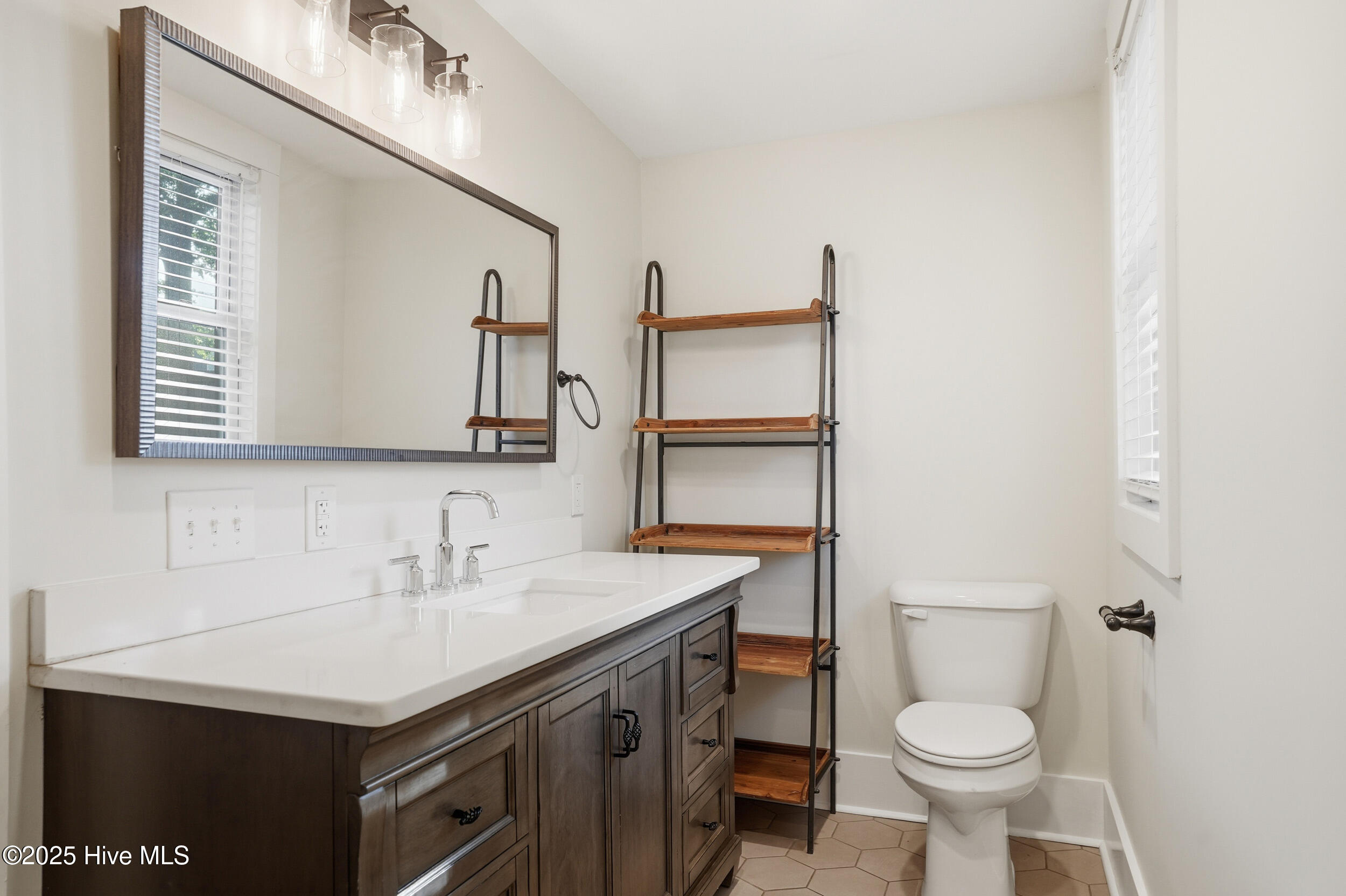 100542379 | Photo 21