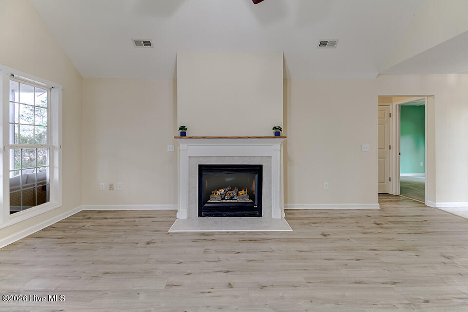 100553077 | Photo 11