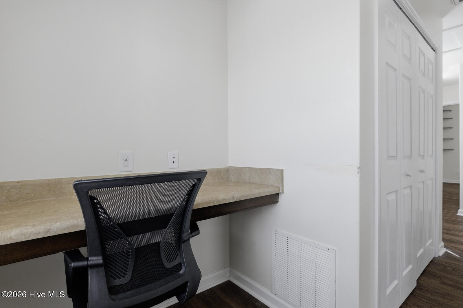 100564423 | Photo 13