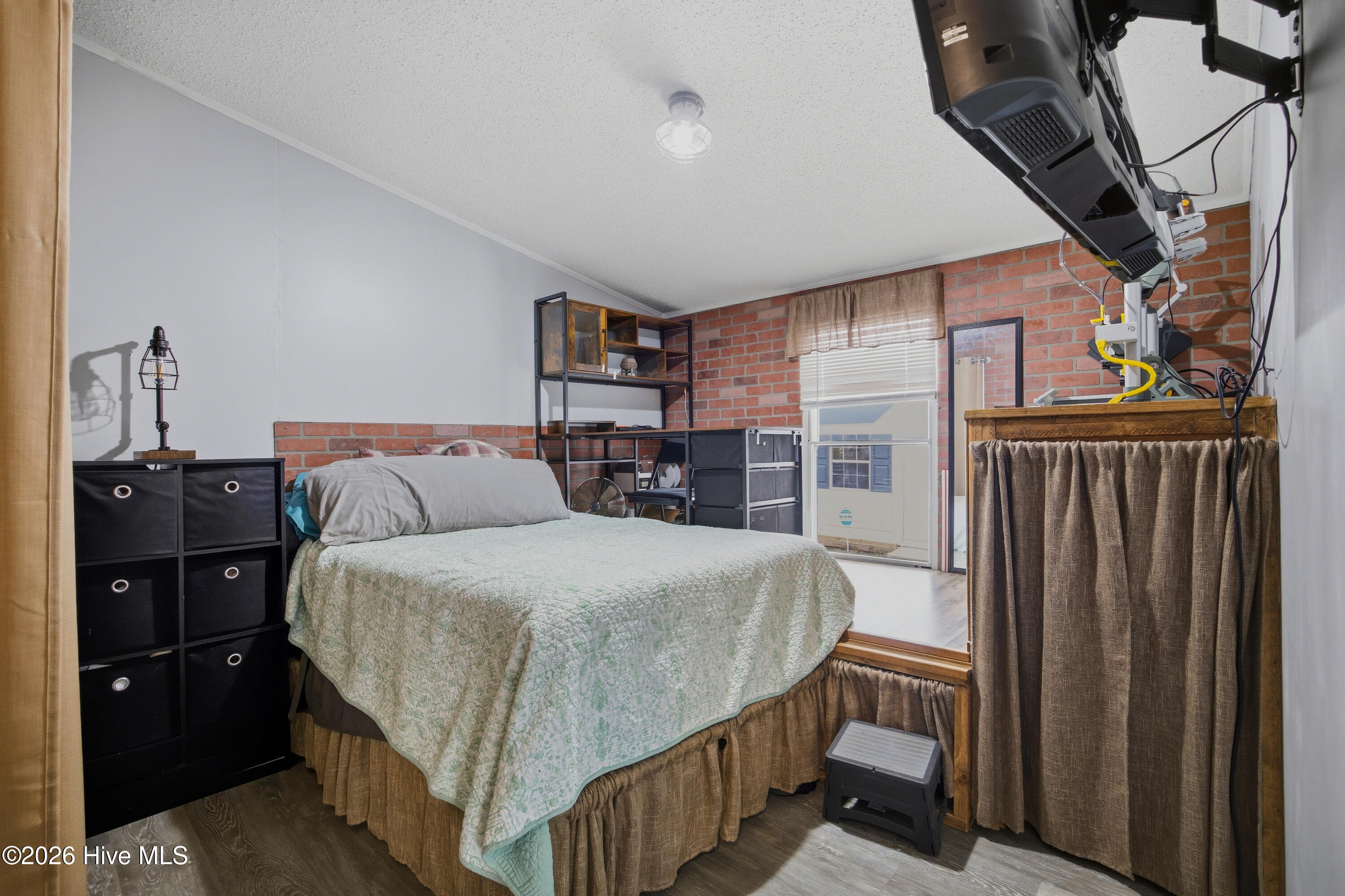 100565028 | Photo 29