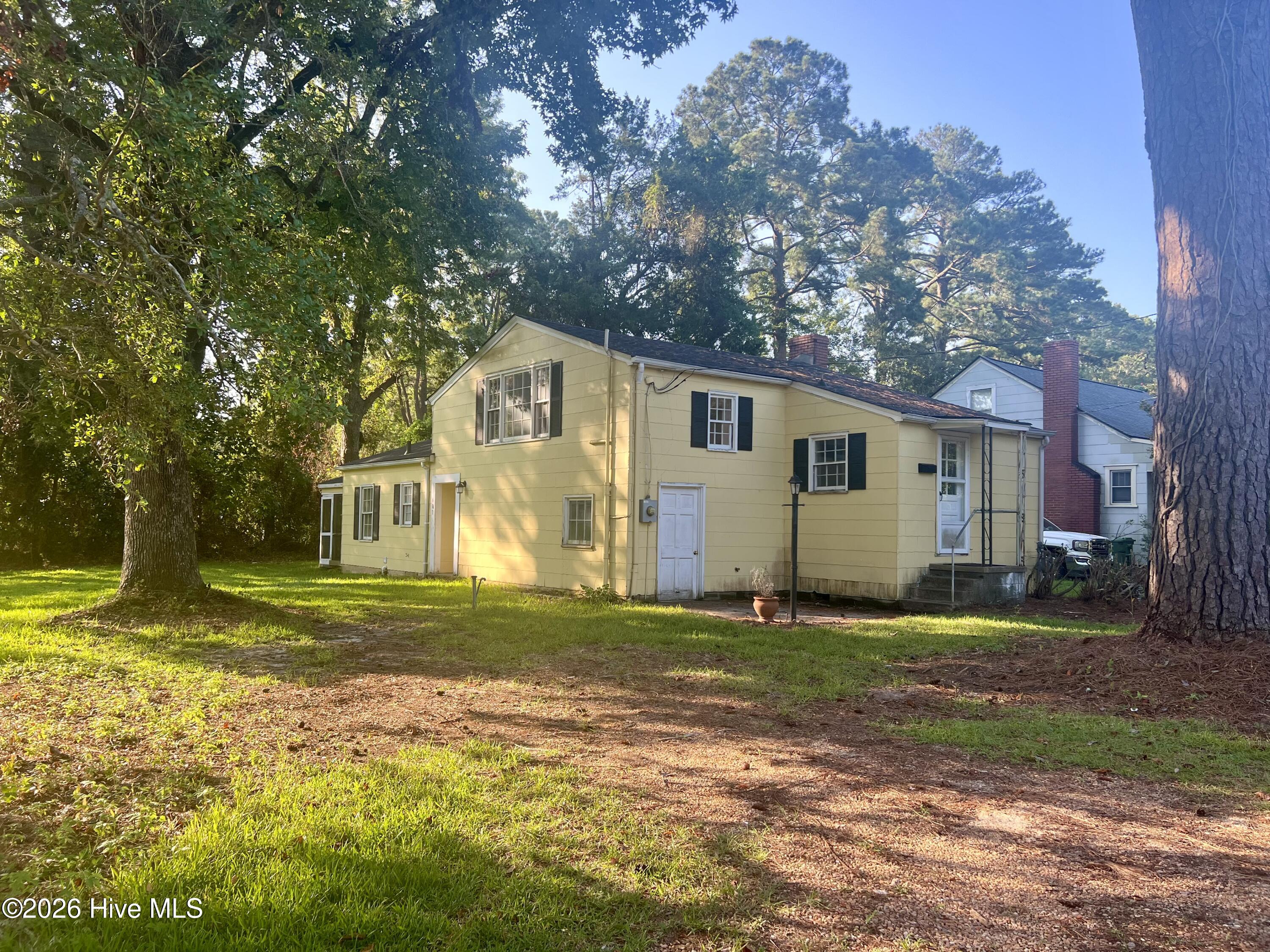 Exterior photo of 401 Bank Street, Washington, NC 27889. MLS: 100601767