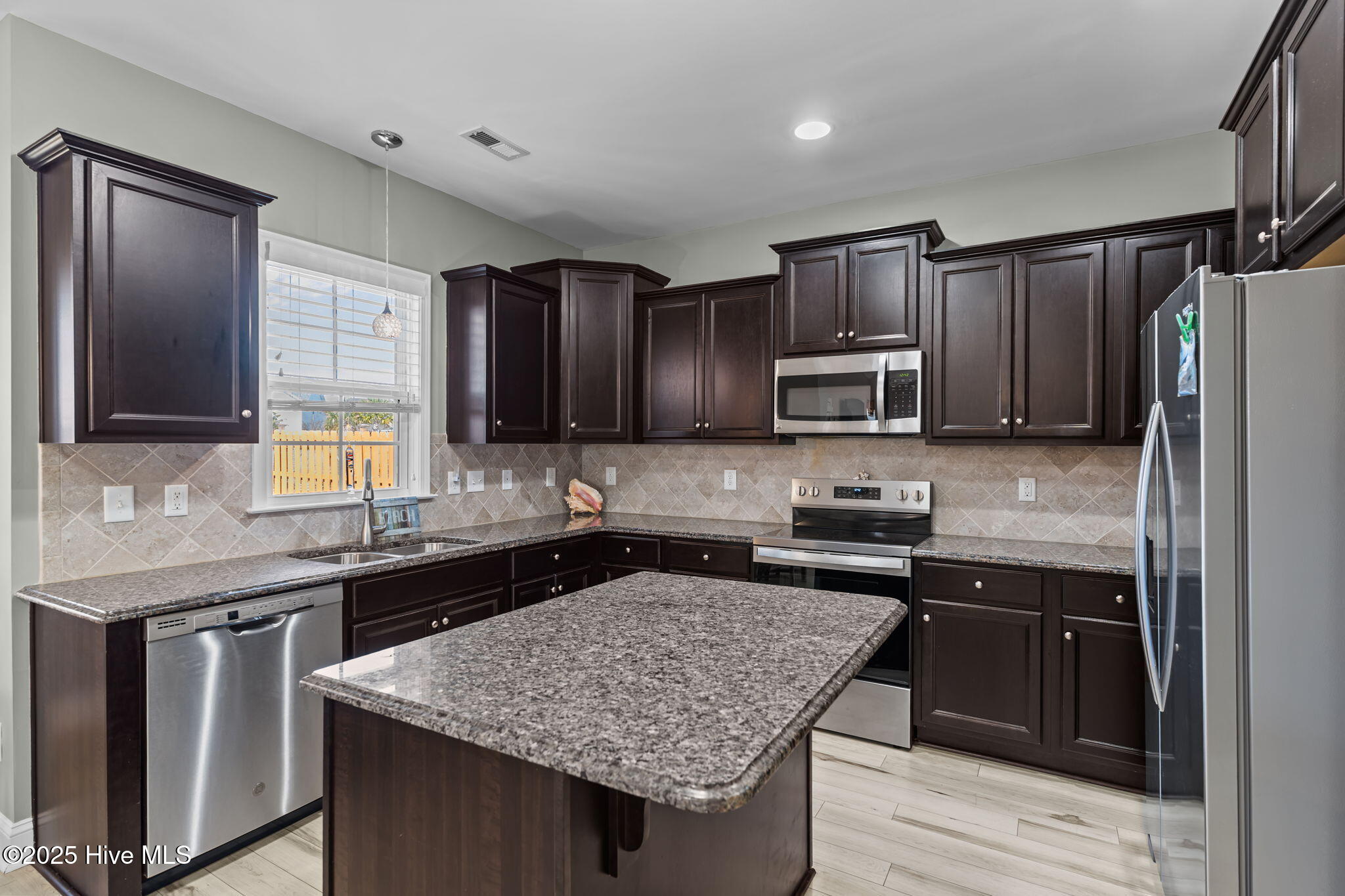 100537762 | Photo 13