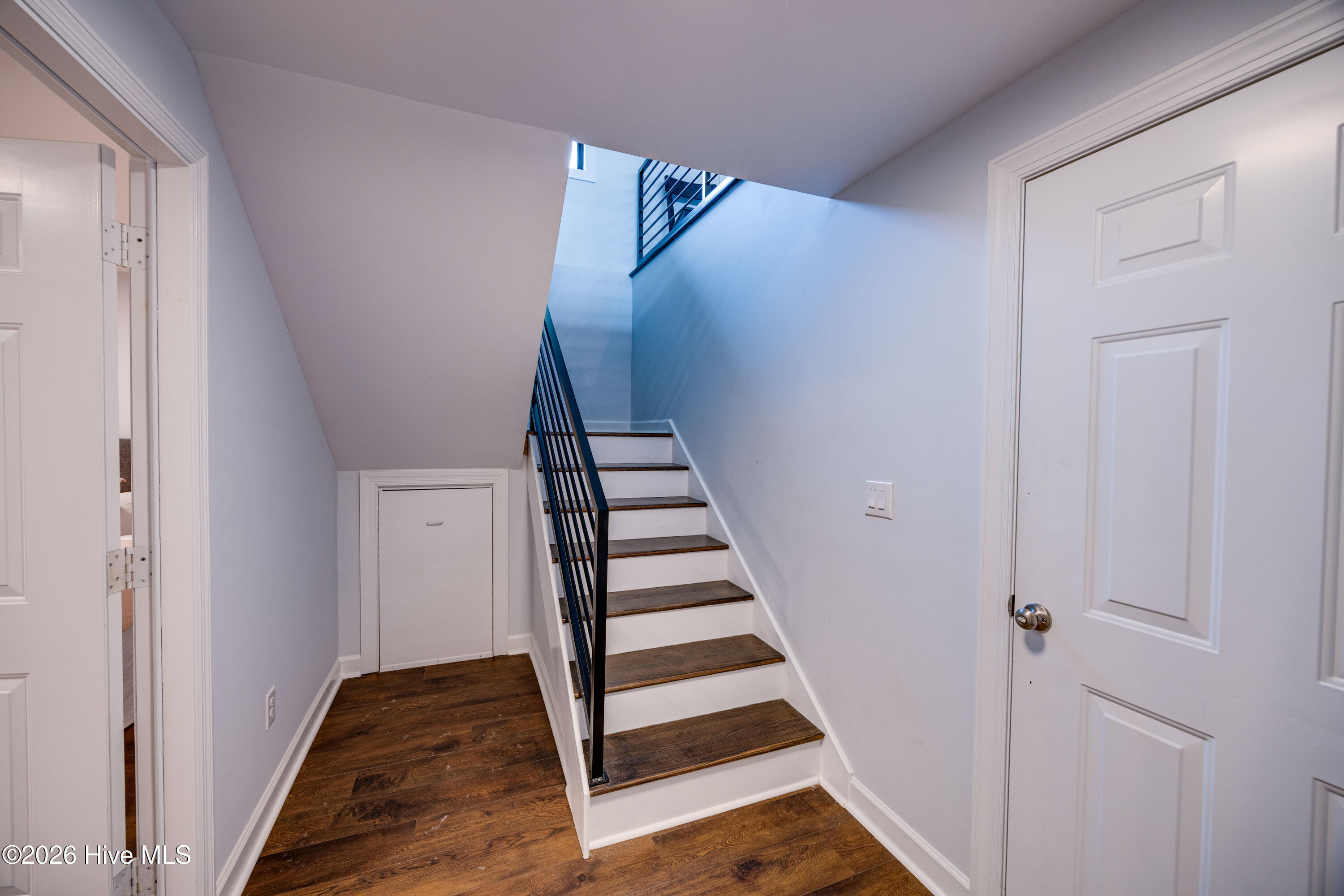 100548978 | Photo 26