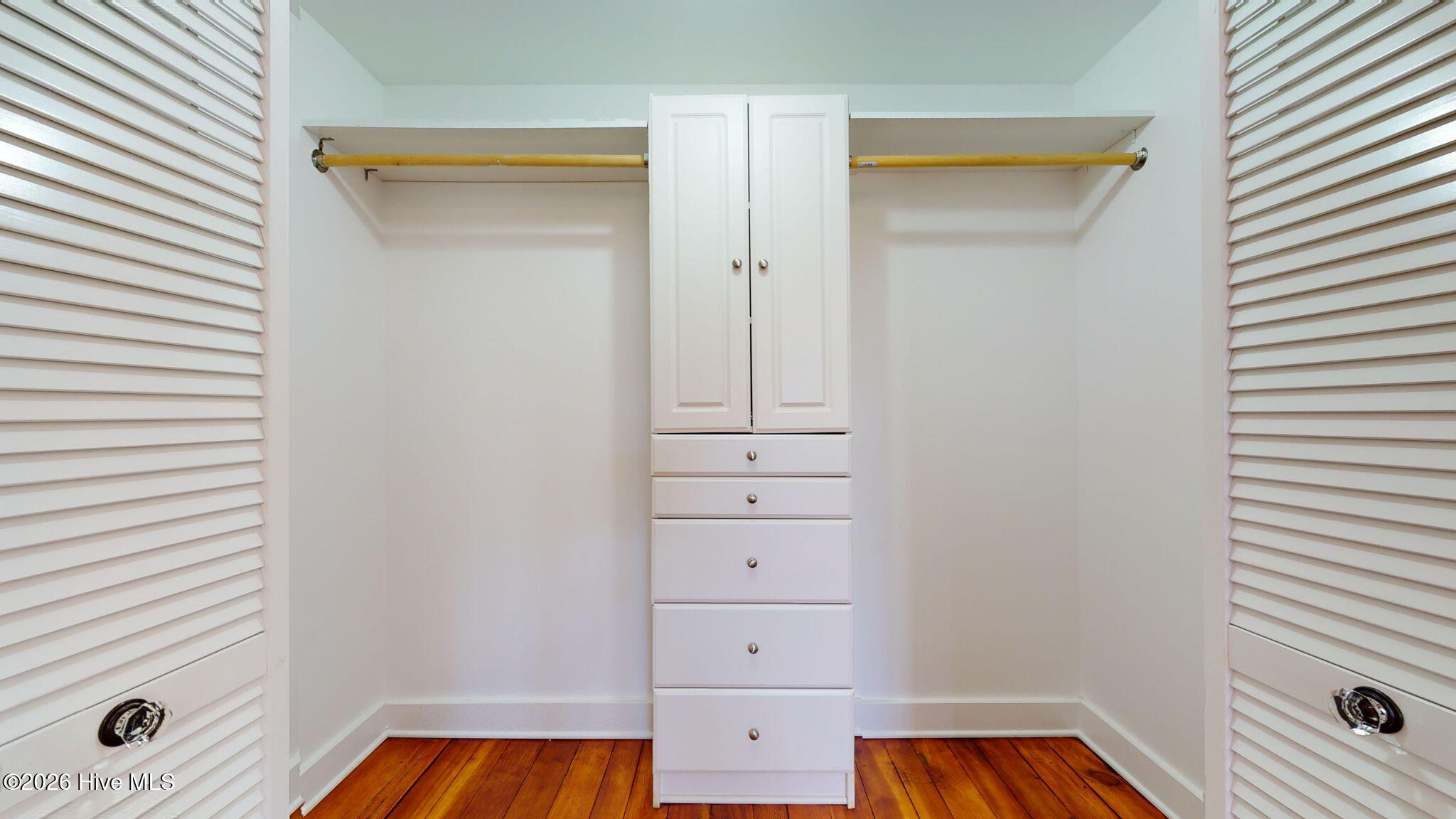 100554619 | Photo 38