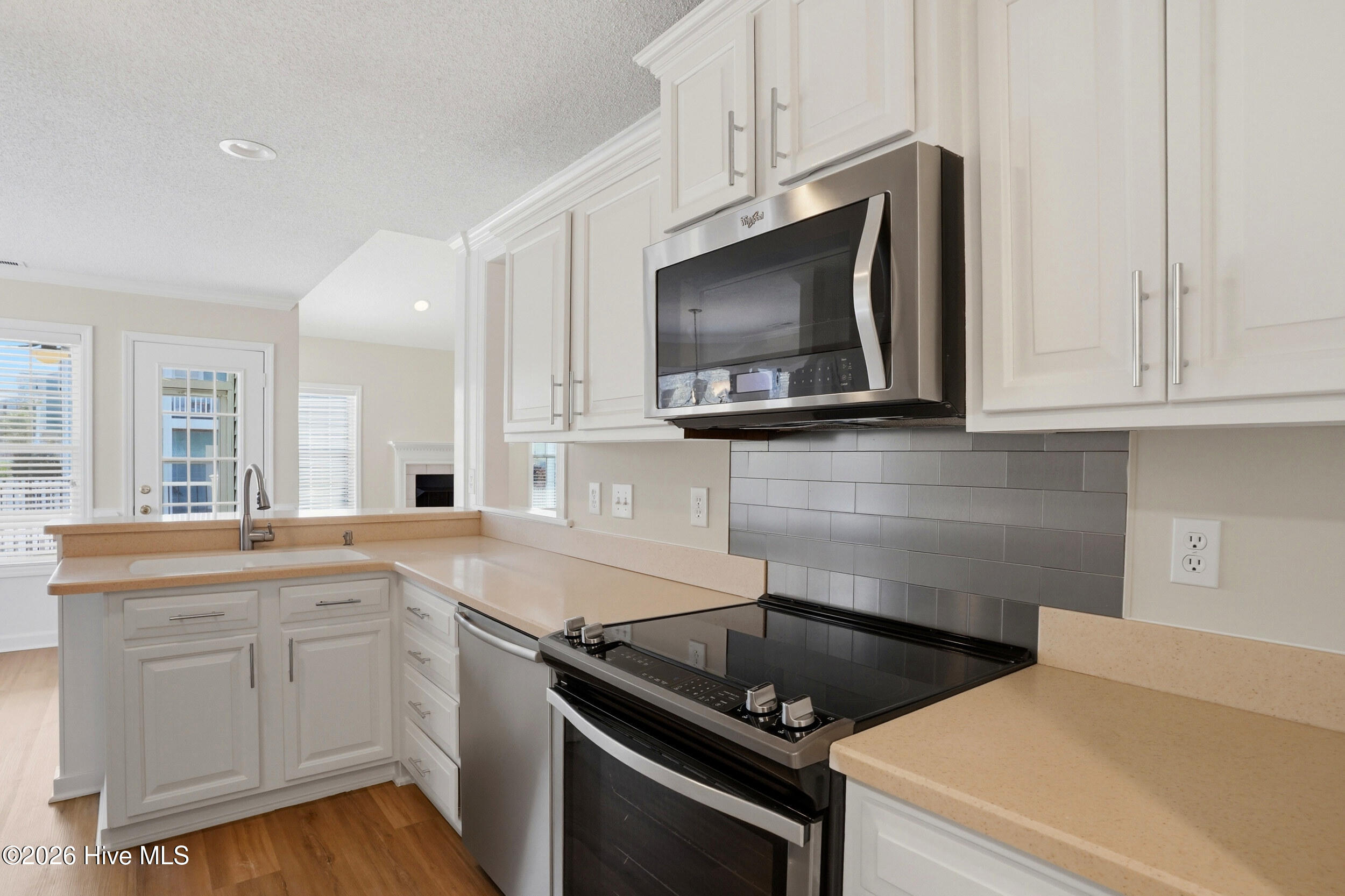 100559989 | Photo 14