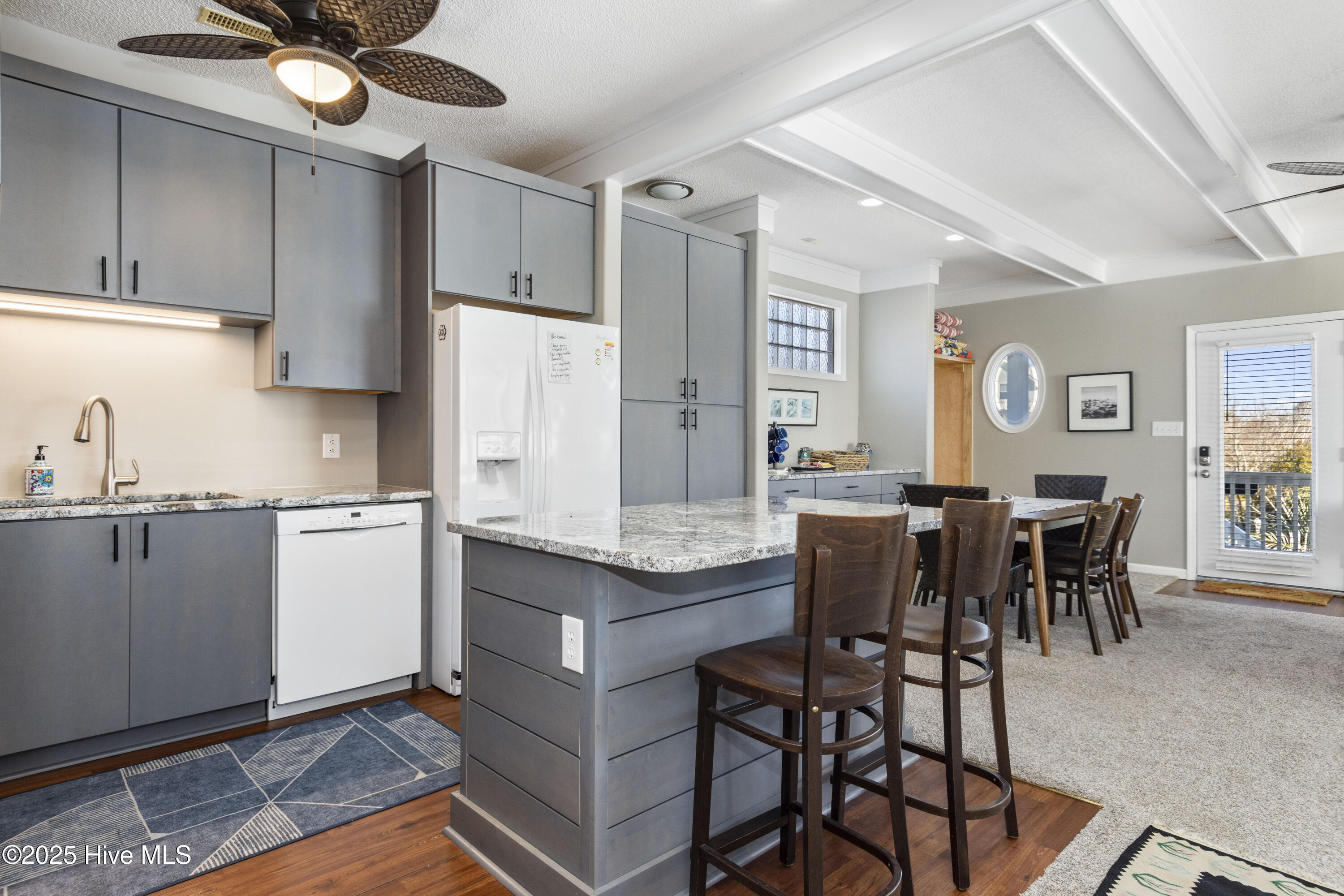 100530564 | Photo 14