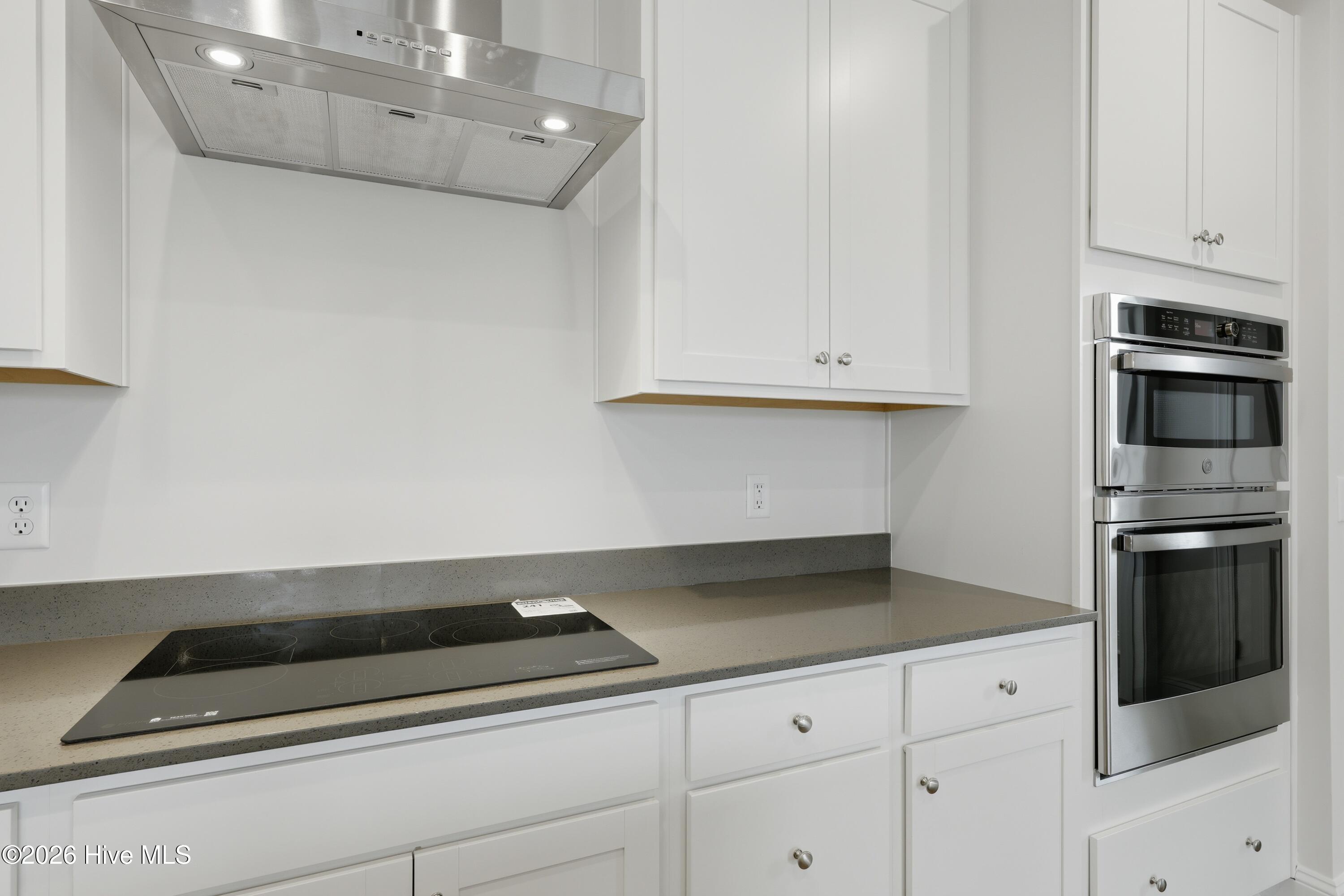 100563139 | Photo 22