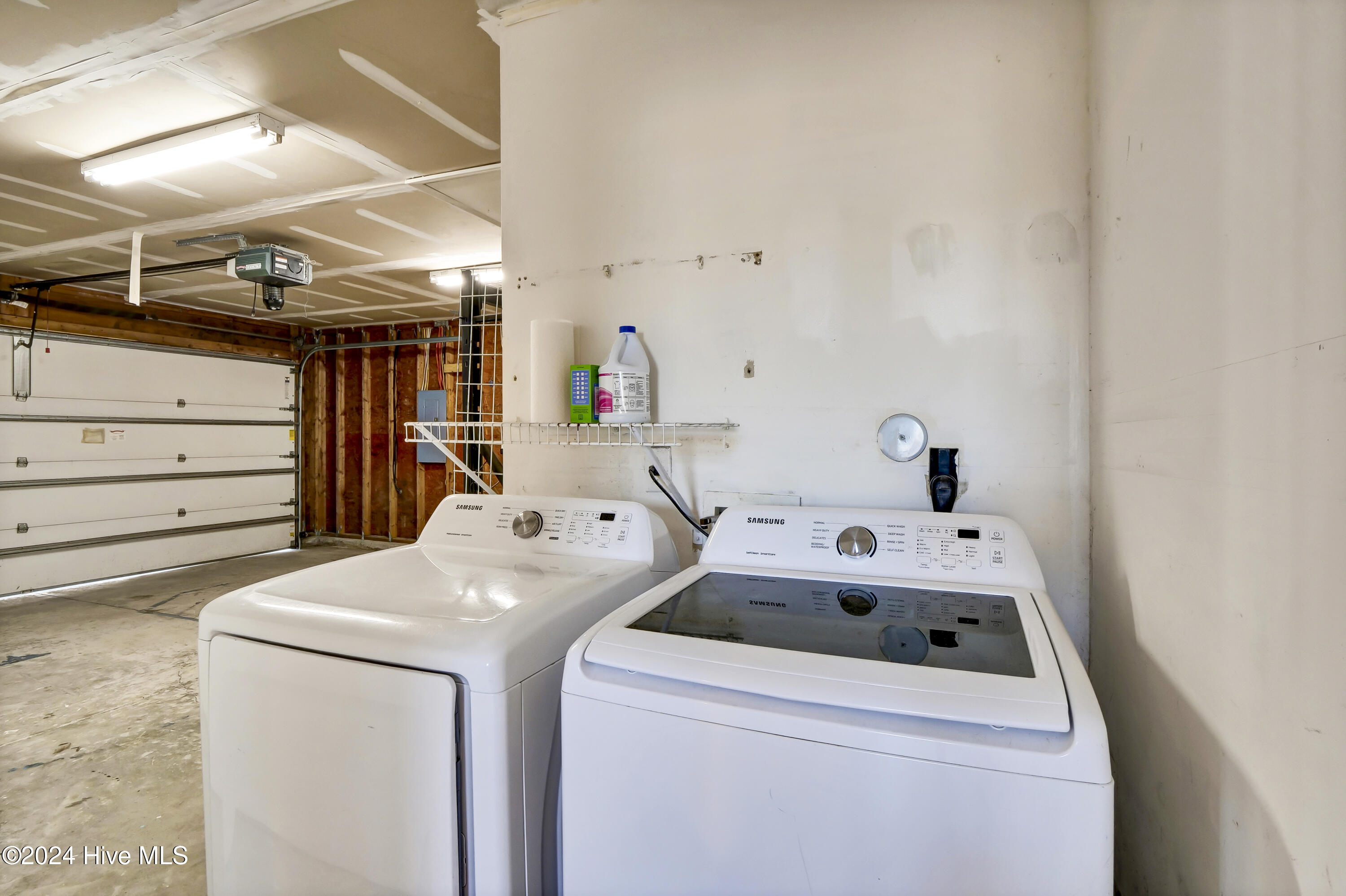 100565199 | Photo 25