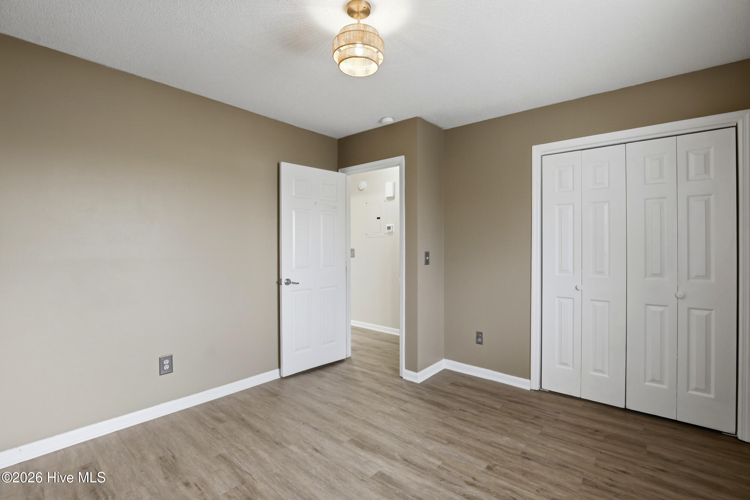 100563658 | Photo 24