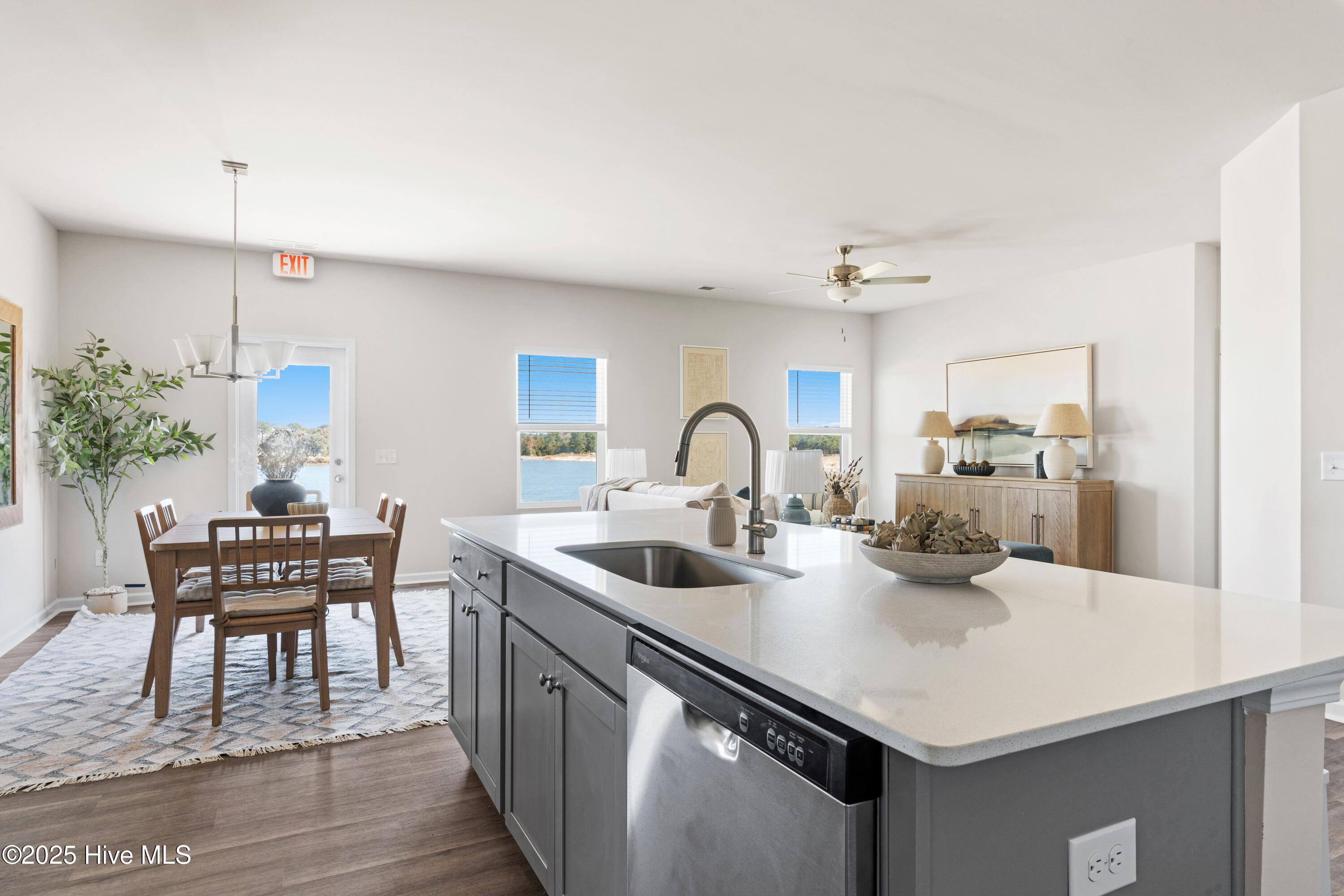 100538180 | Photo 20