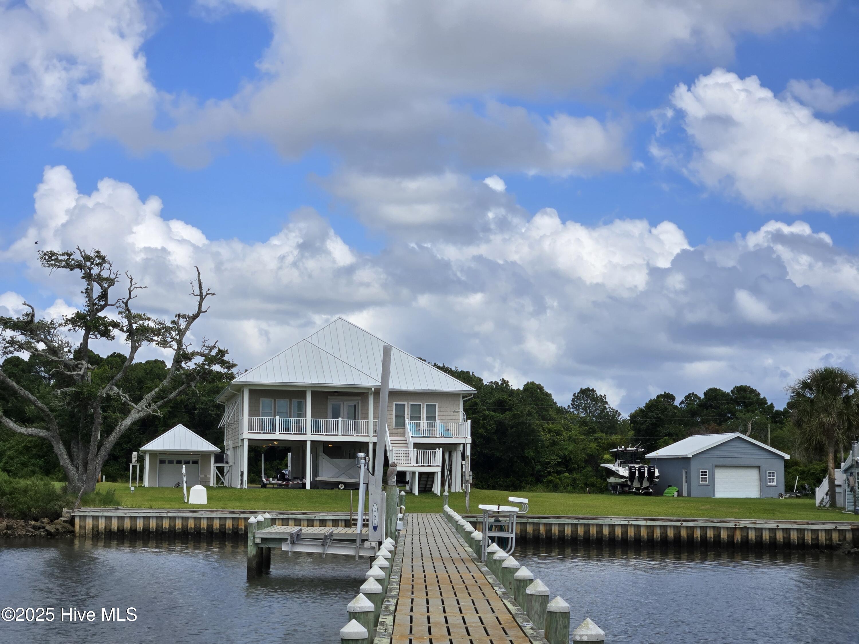429 Live Oak Road,Newport
