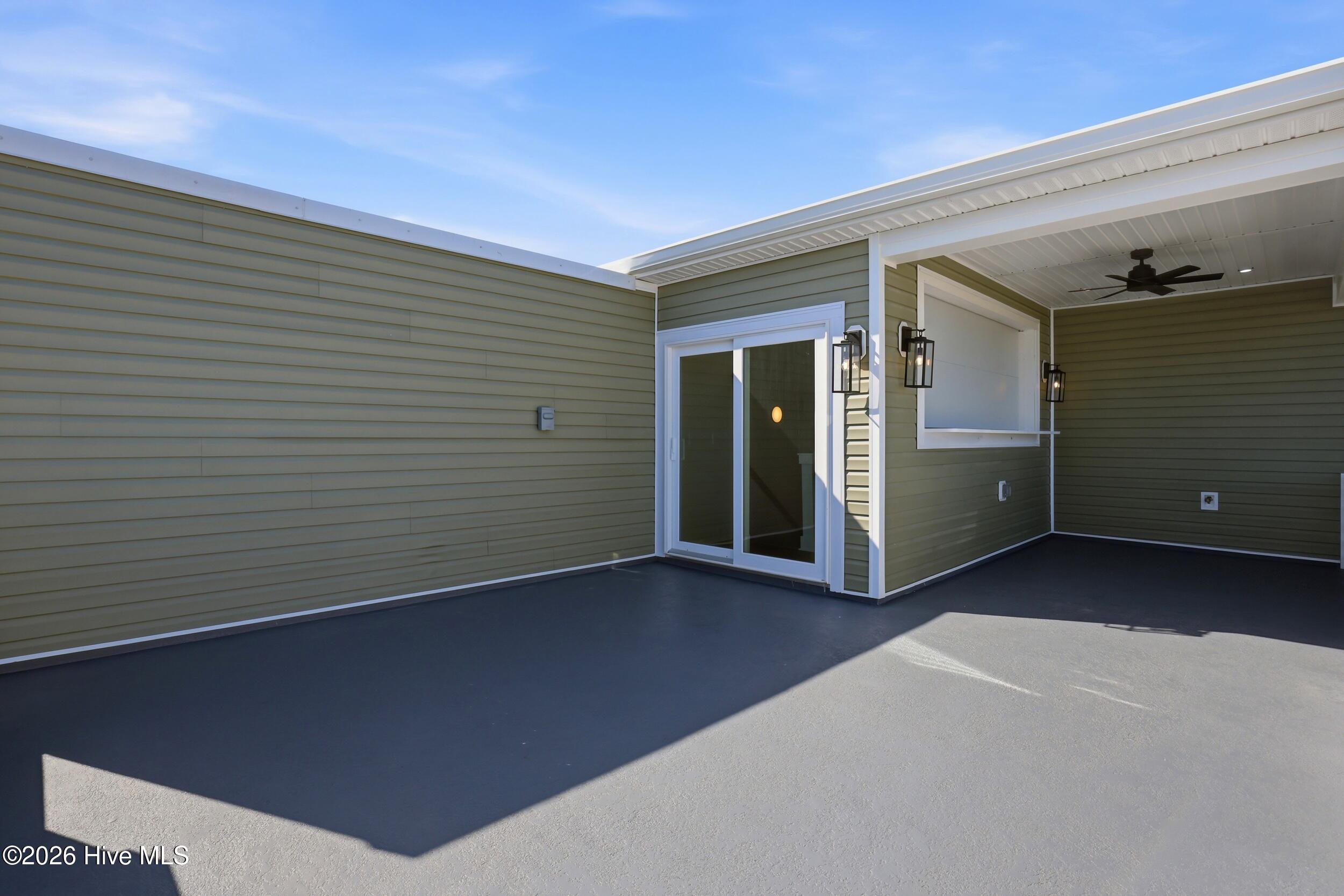 100562877 | Photo 36