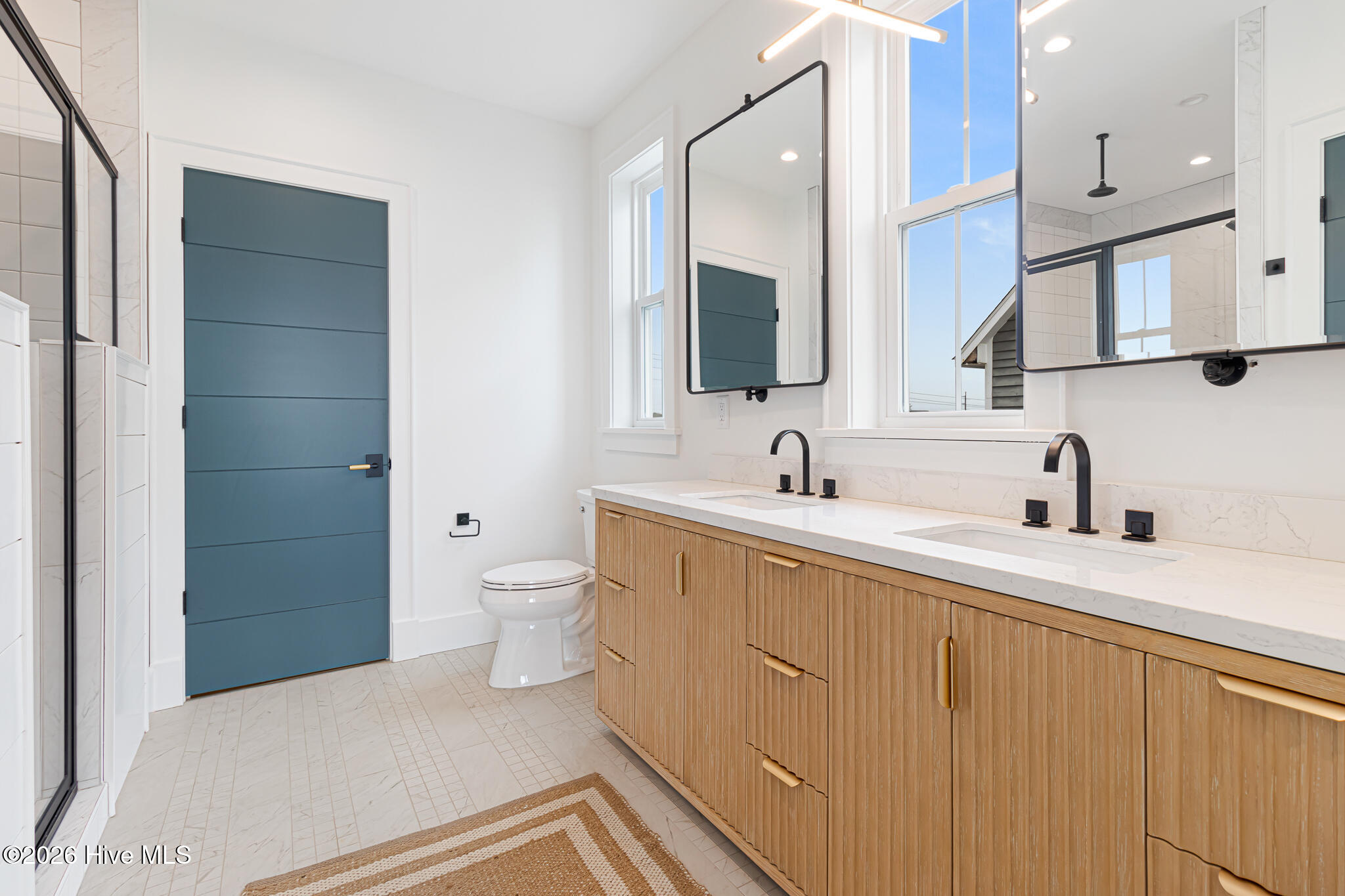 100556926 | Photo 17