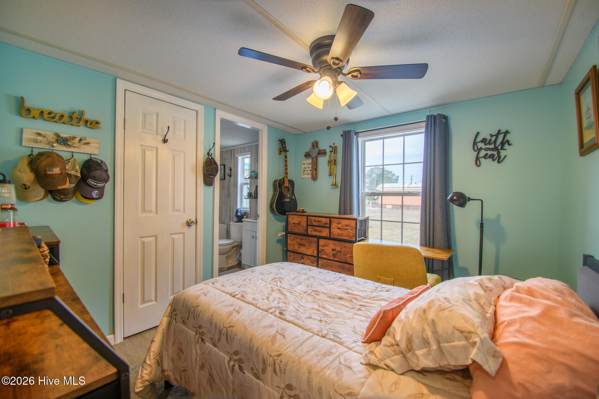 100558747 | Photo 28