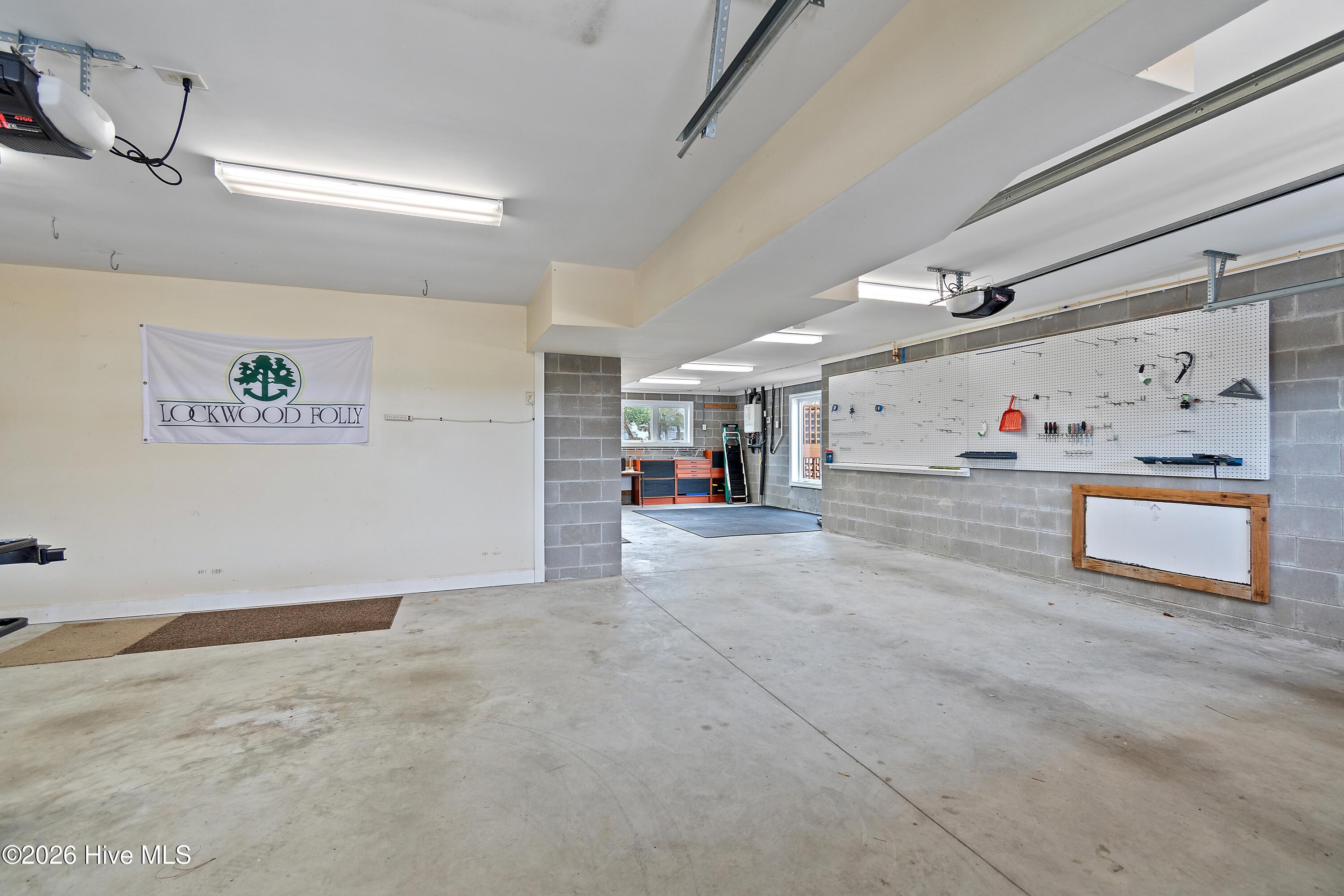 100557427 | Photo 51