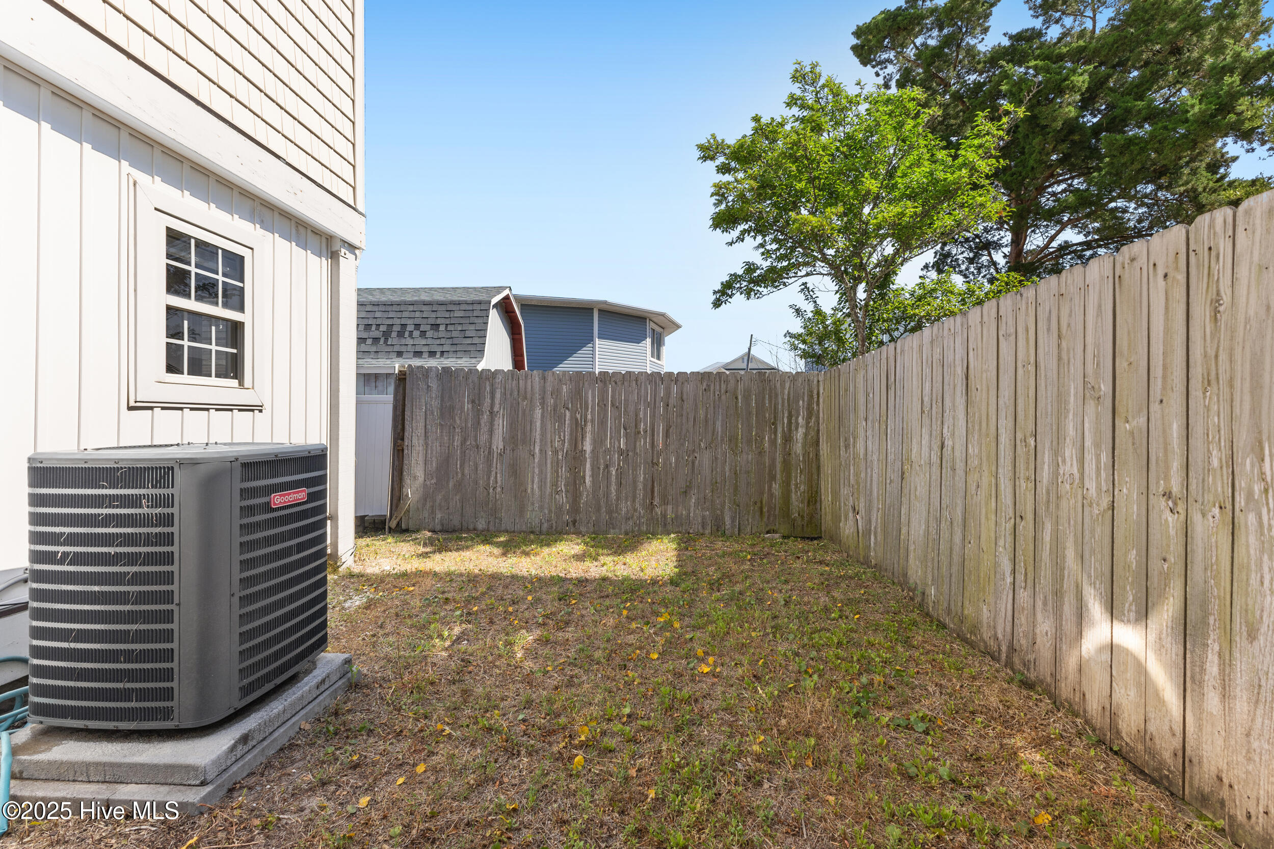 100506404 | Photo 42