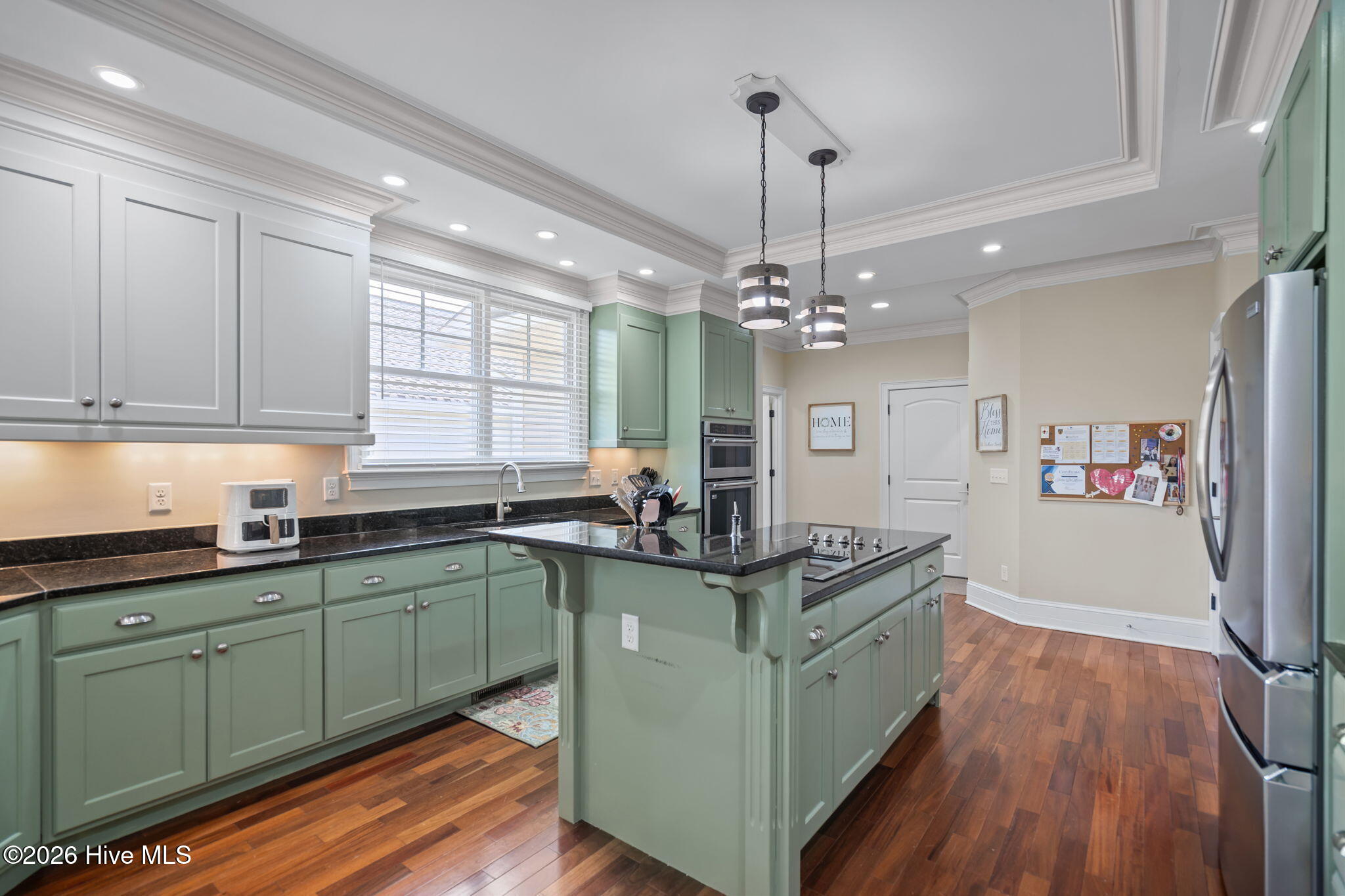 100561937 | Photo 31