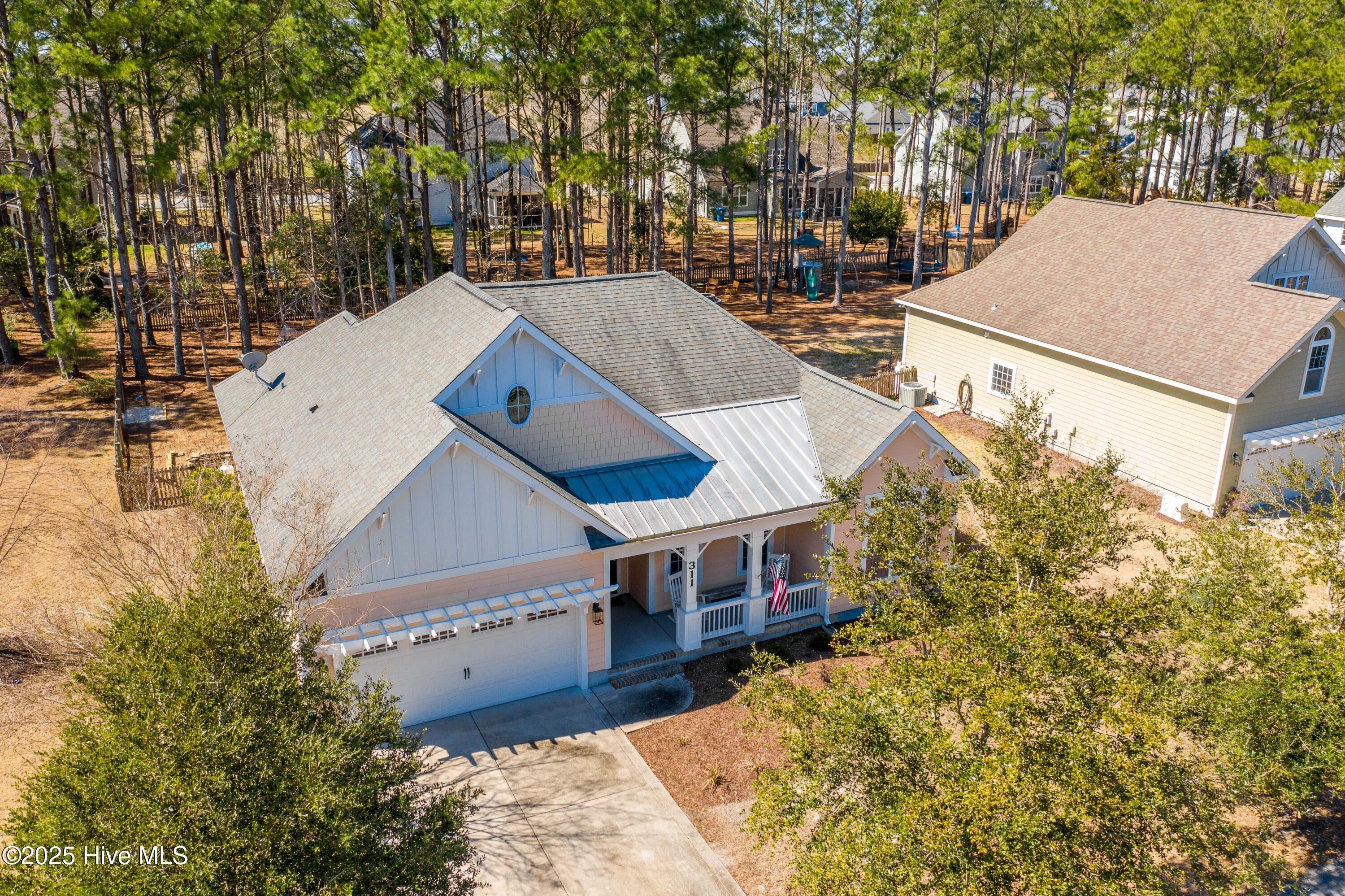 100570166 | Photo 16