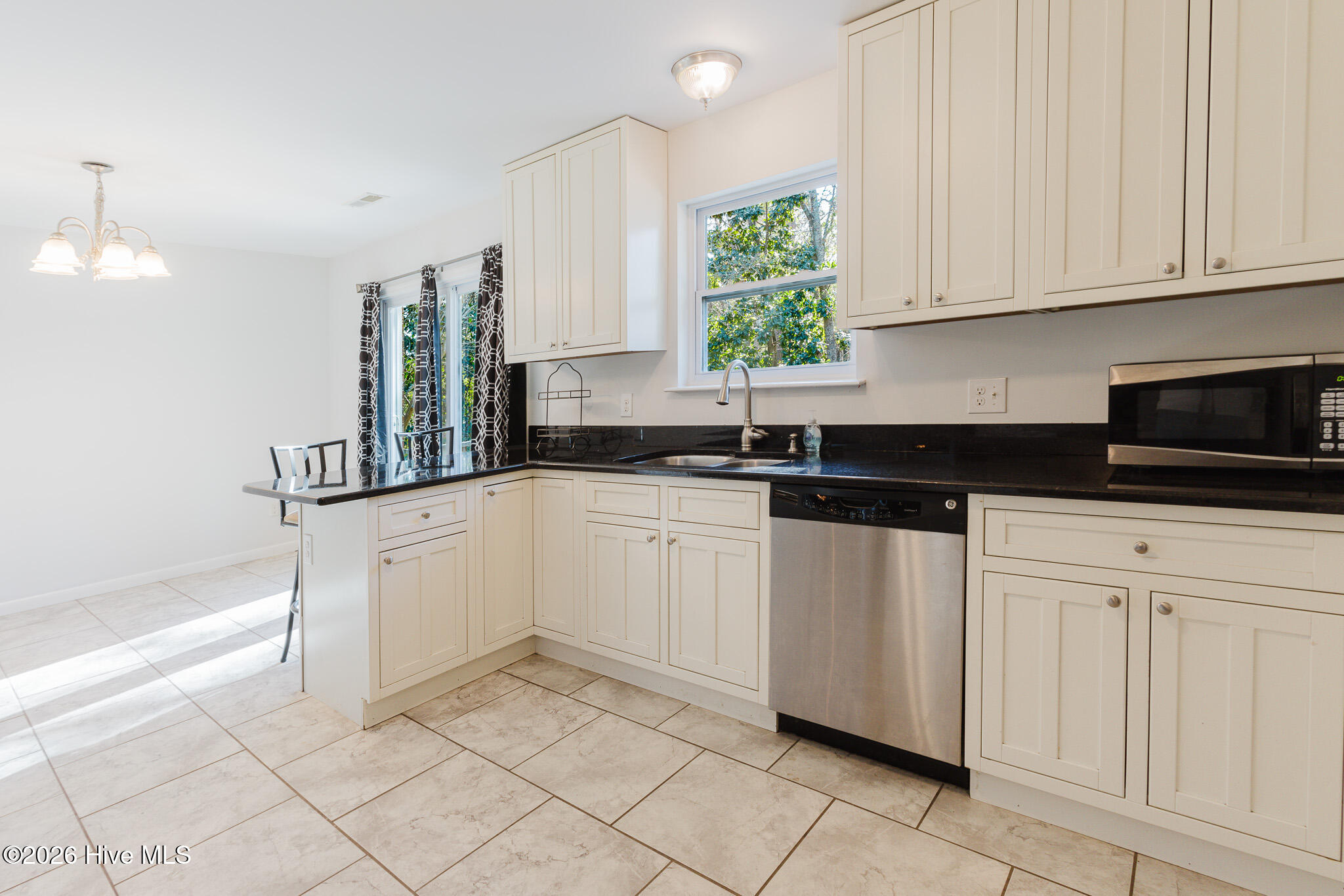 100550939 | Photo 13