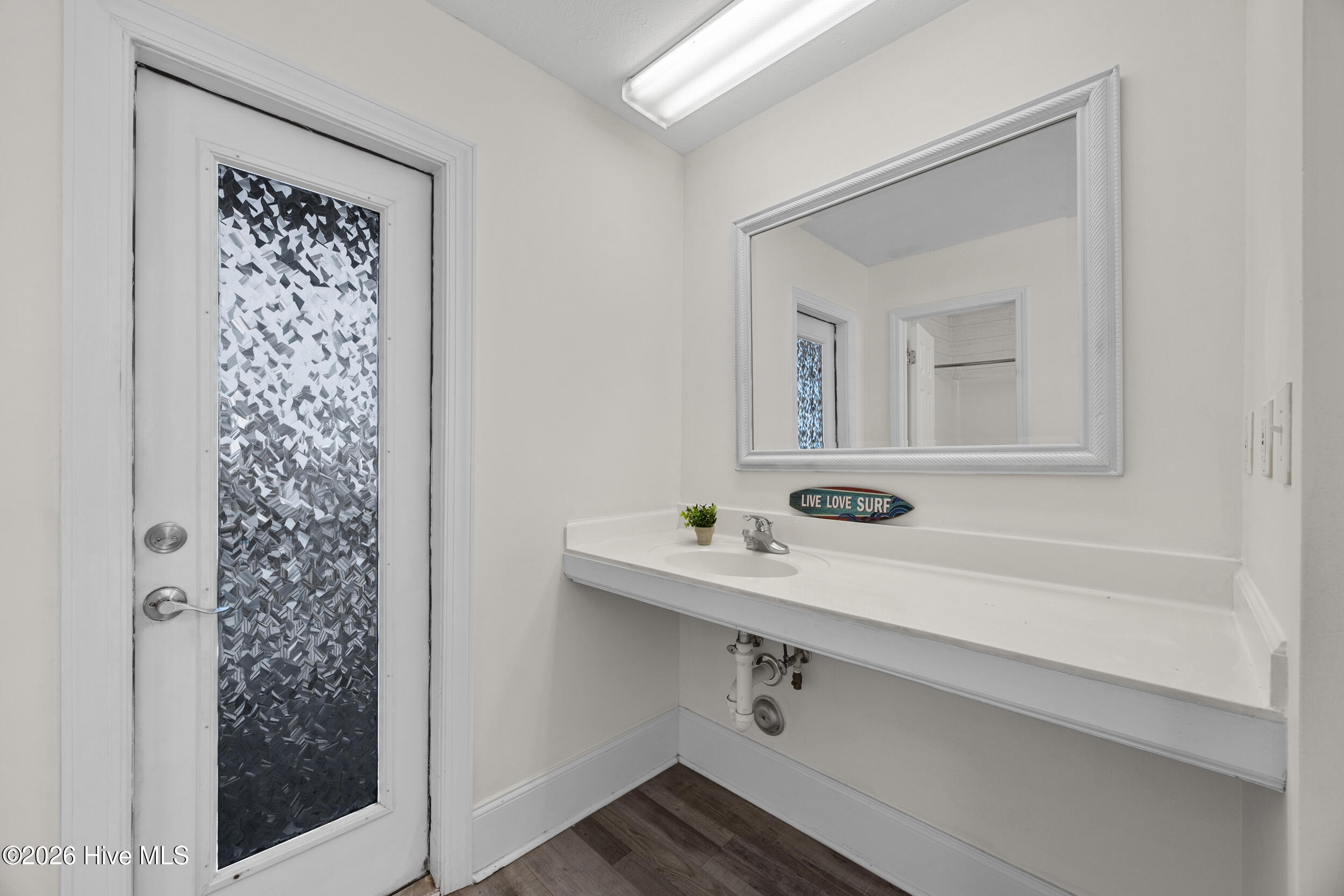 100552950 | Photo 24