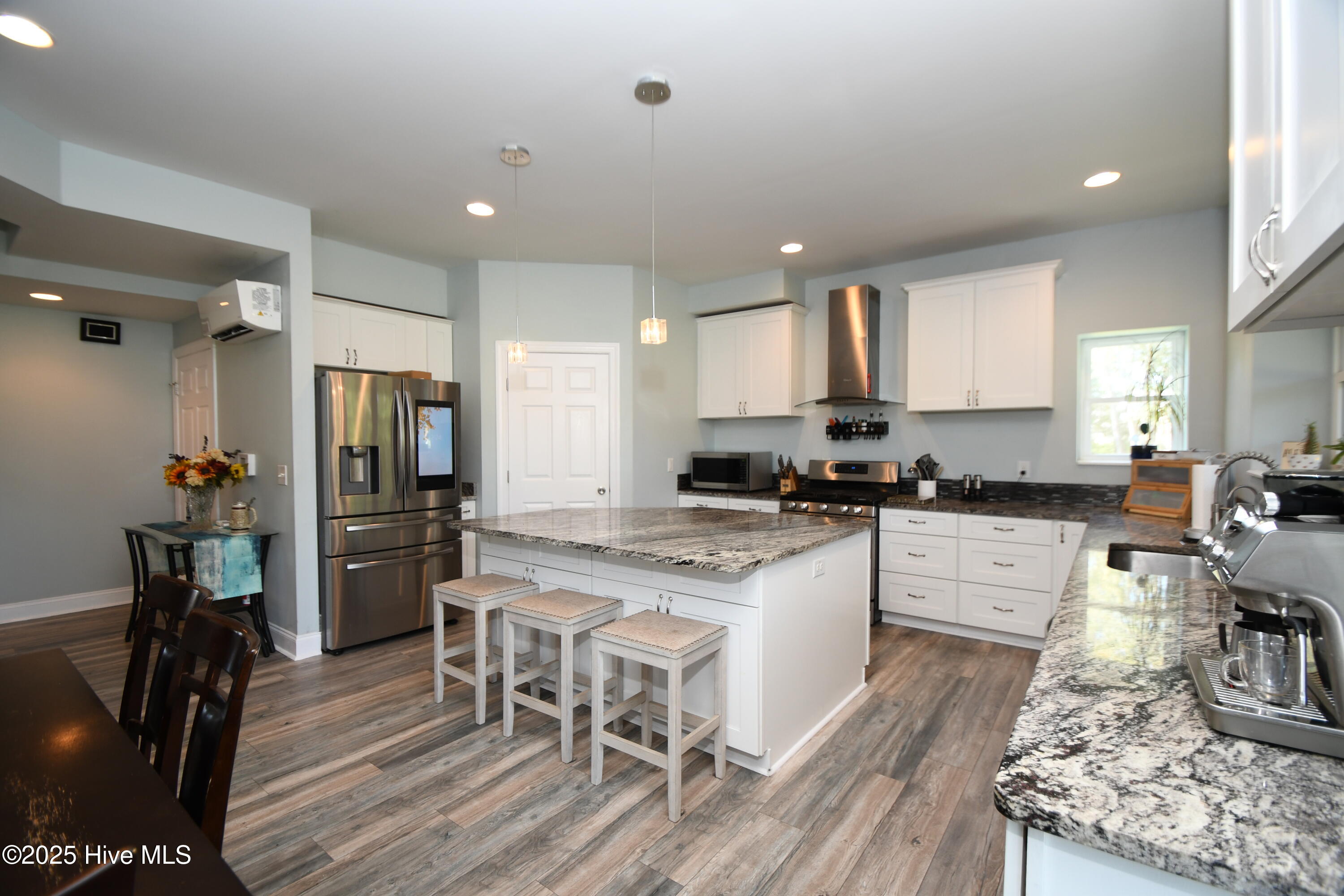 100537590 | Photo 11