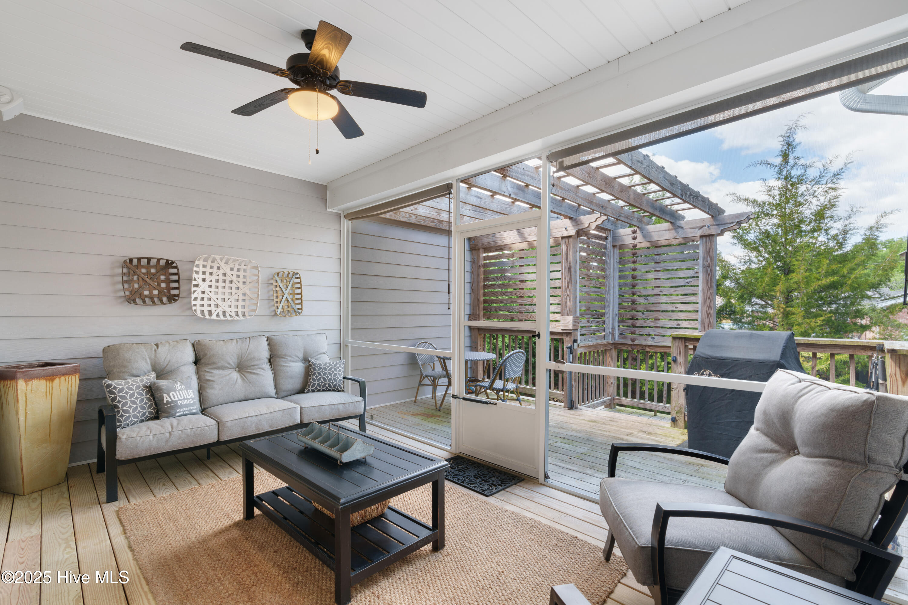 100543866 | Photo 32