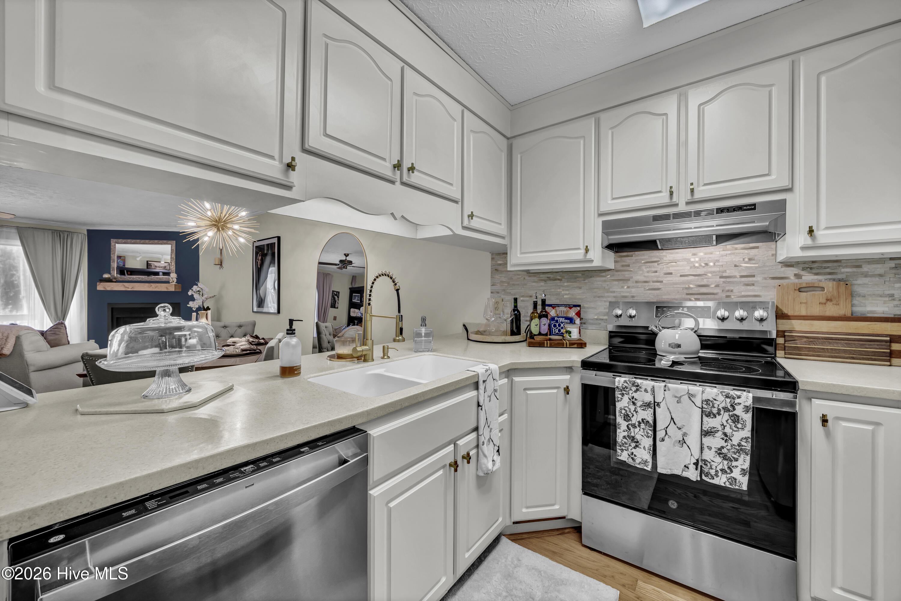 100550839 | Photo 15