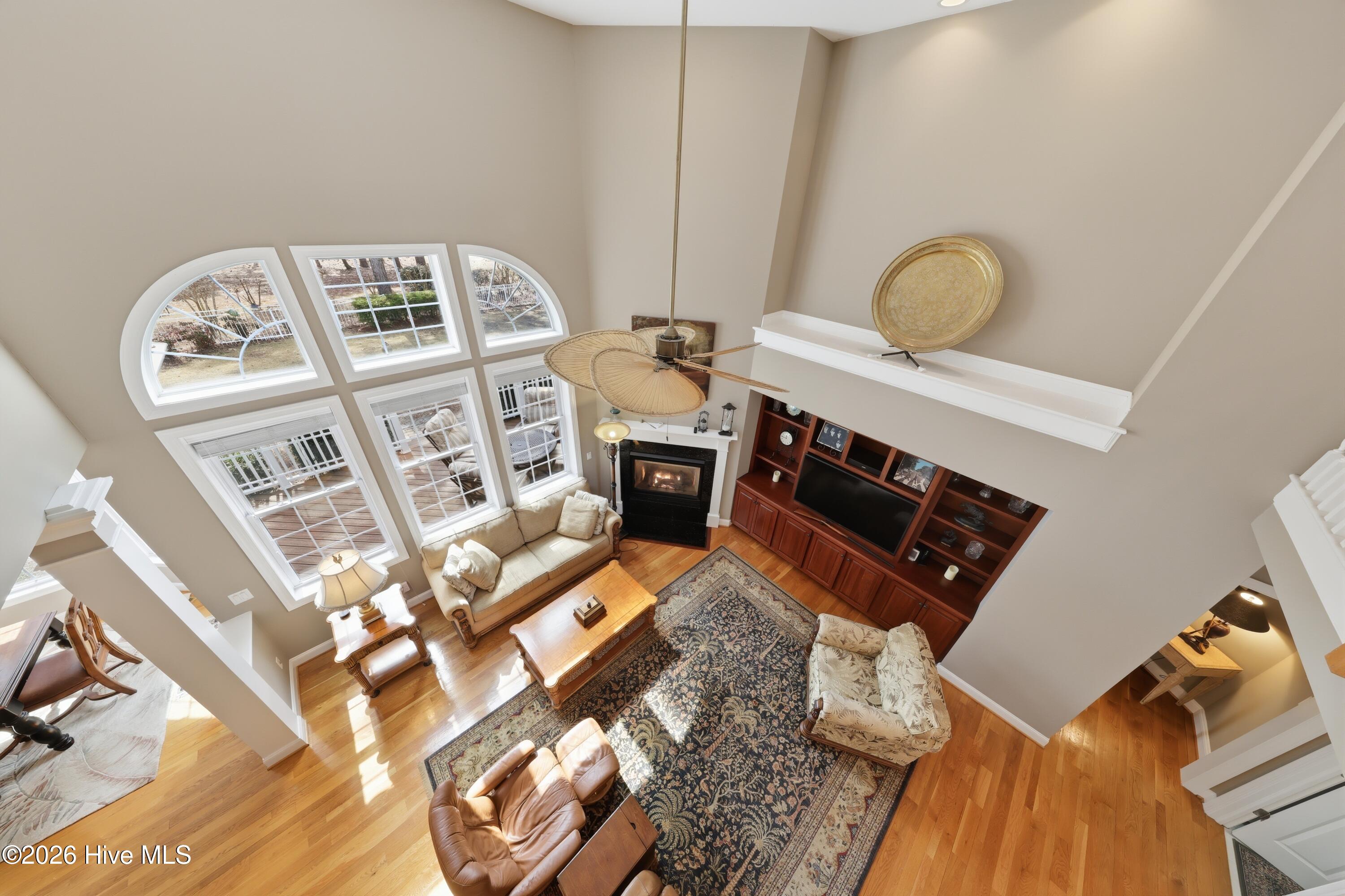 100558451 | Photo 45