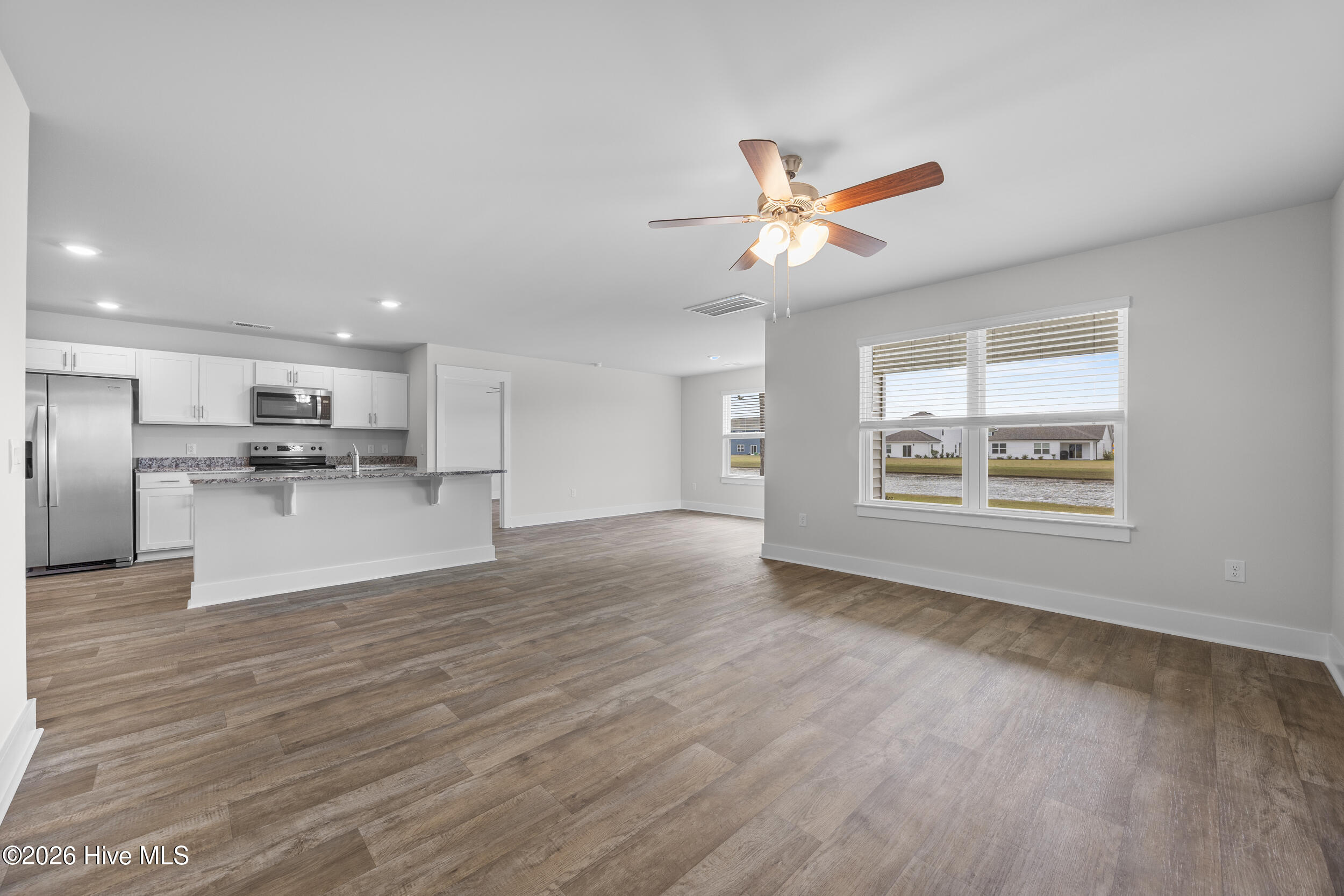 100563426 | Photo 24