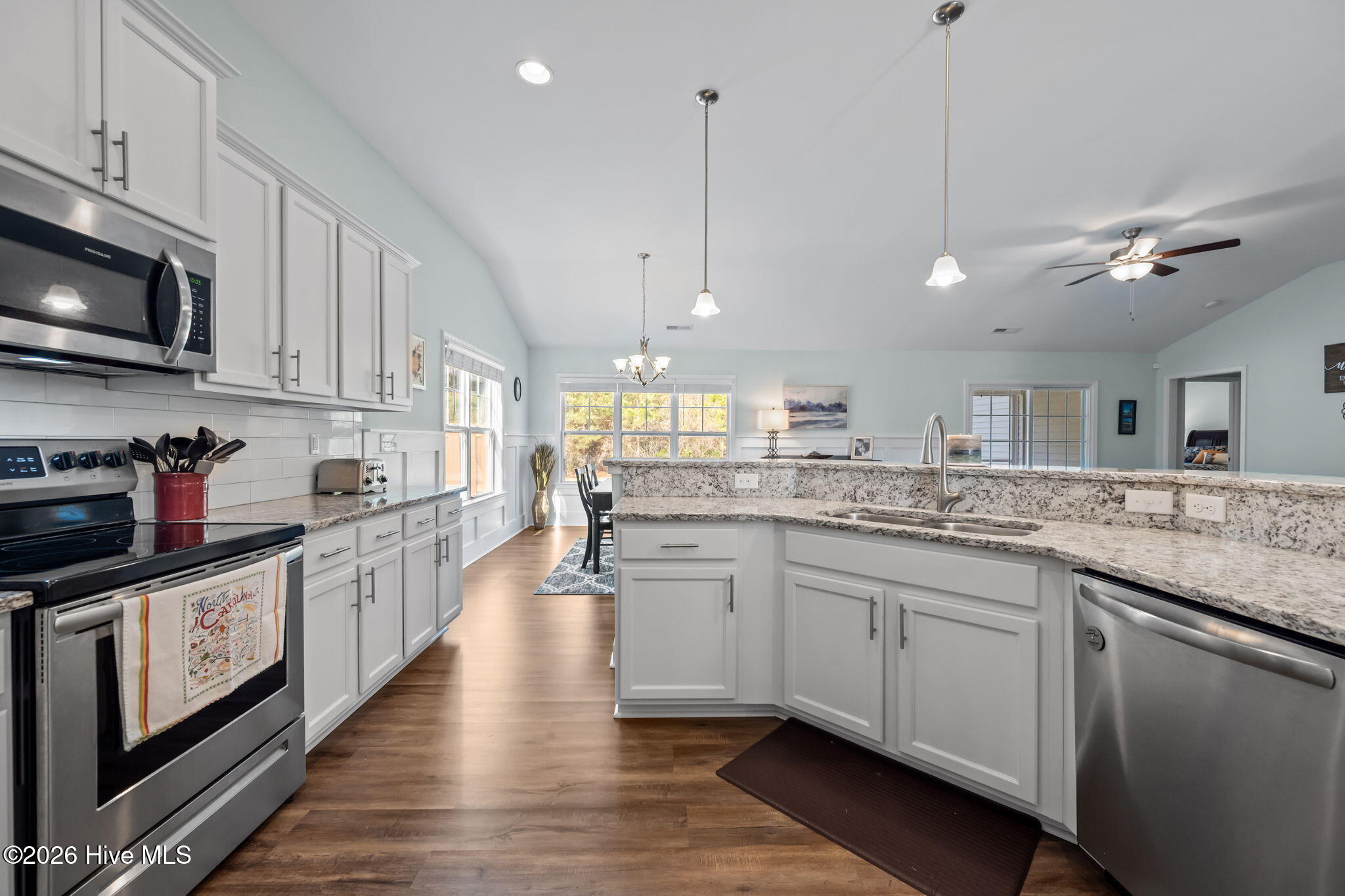 100564027 | Photo 13